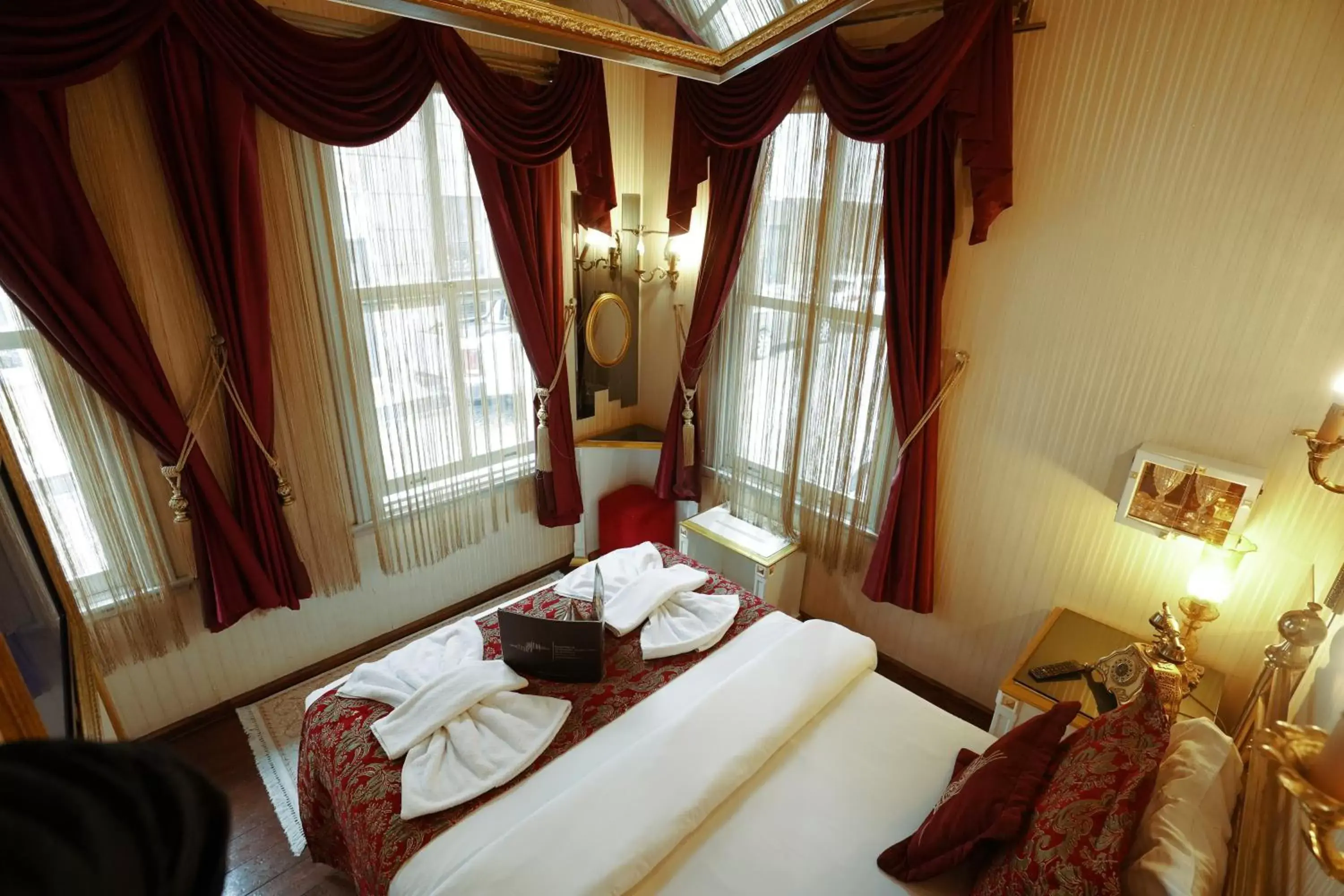 Bird's eye view, Bed in Sultan Tughra Hotel