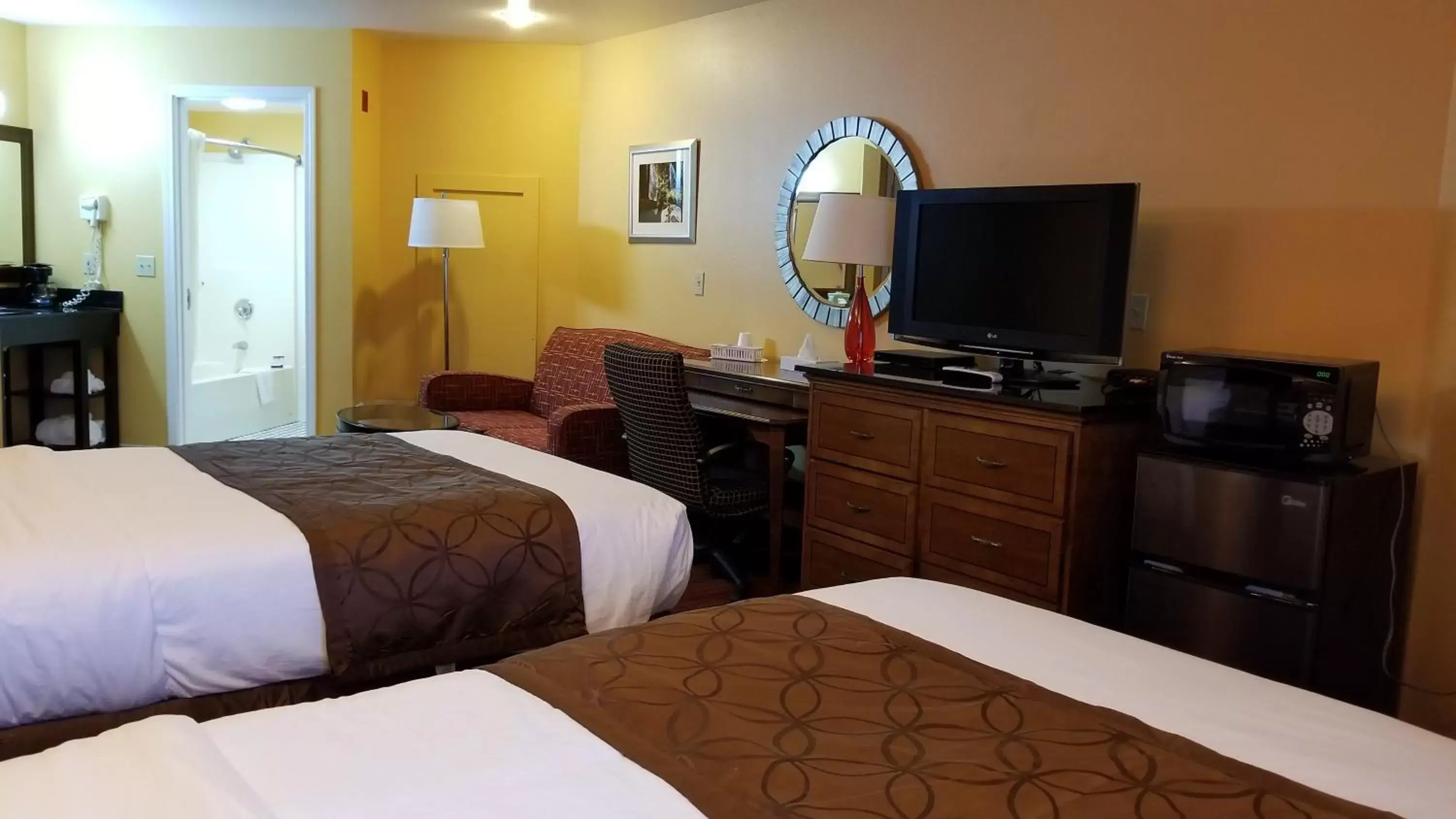 Photo of the whole room, Bed in Dew Drop Inn Photo of the whole room, Bed in Dew Drop Inn