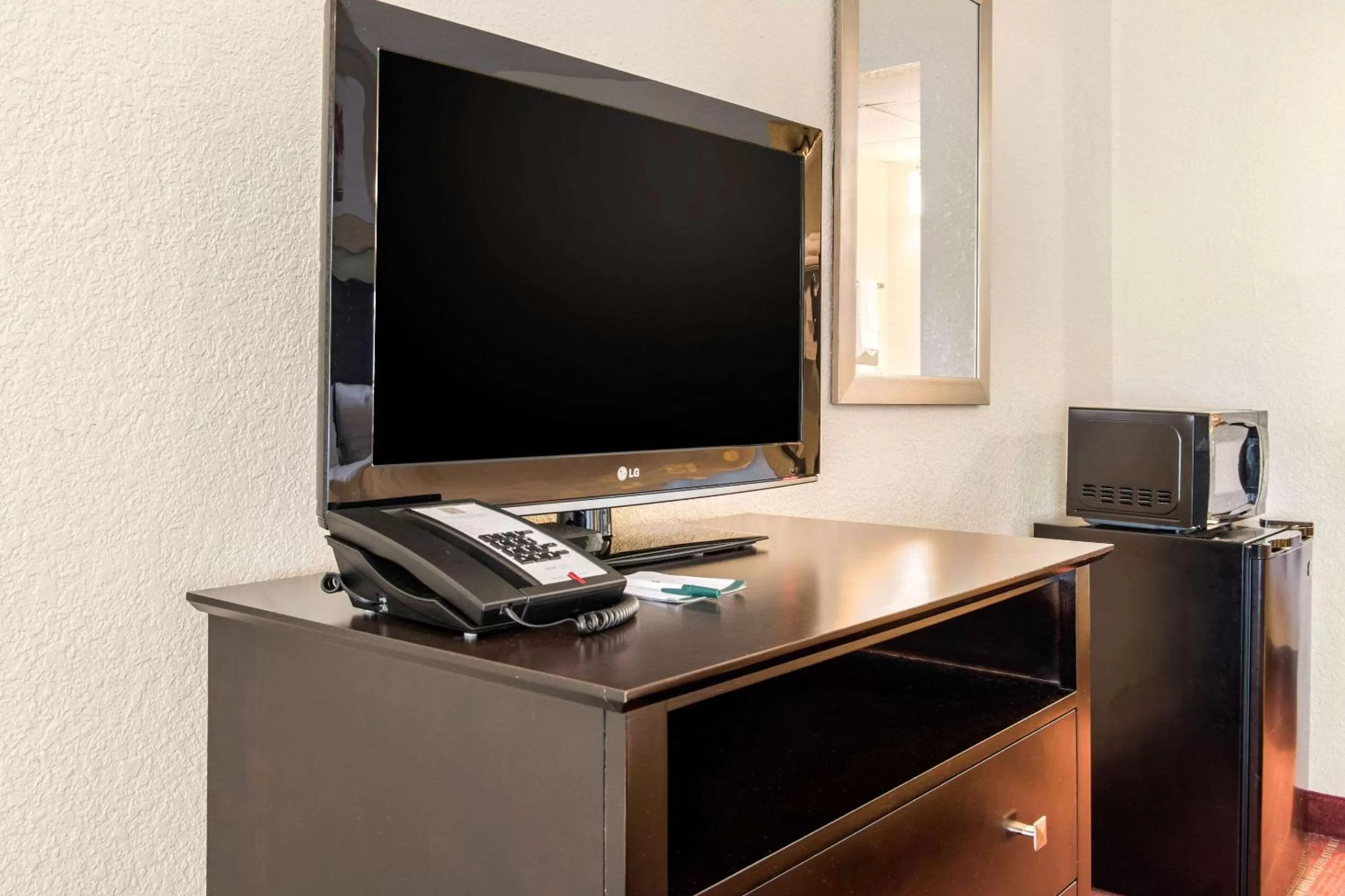 Photo of the whole room in Quality Inn