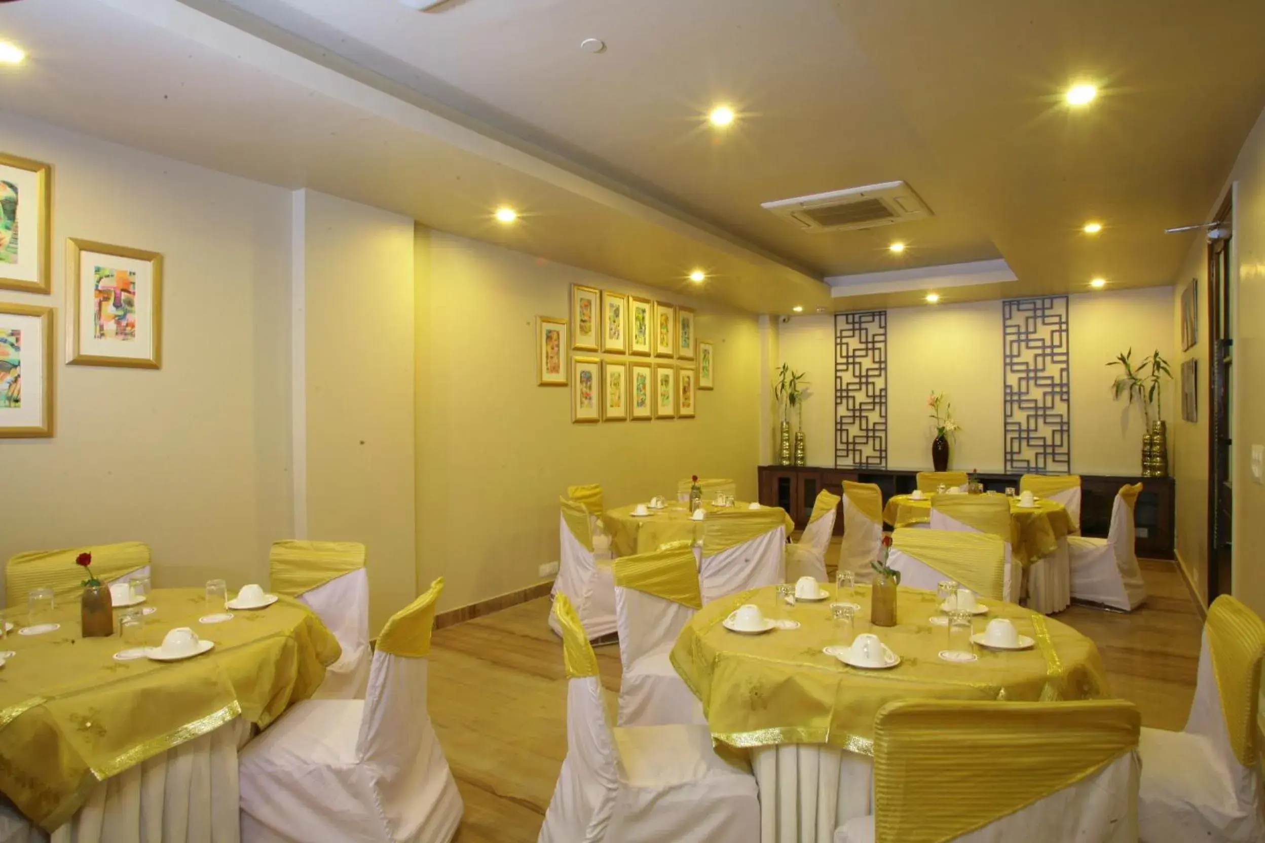 Meeting/conference room, Restaurant/Places to Eat in juSTa Gurgaon