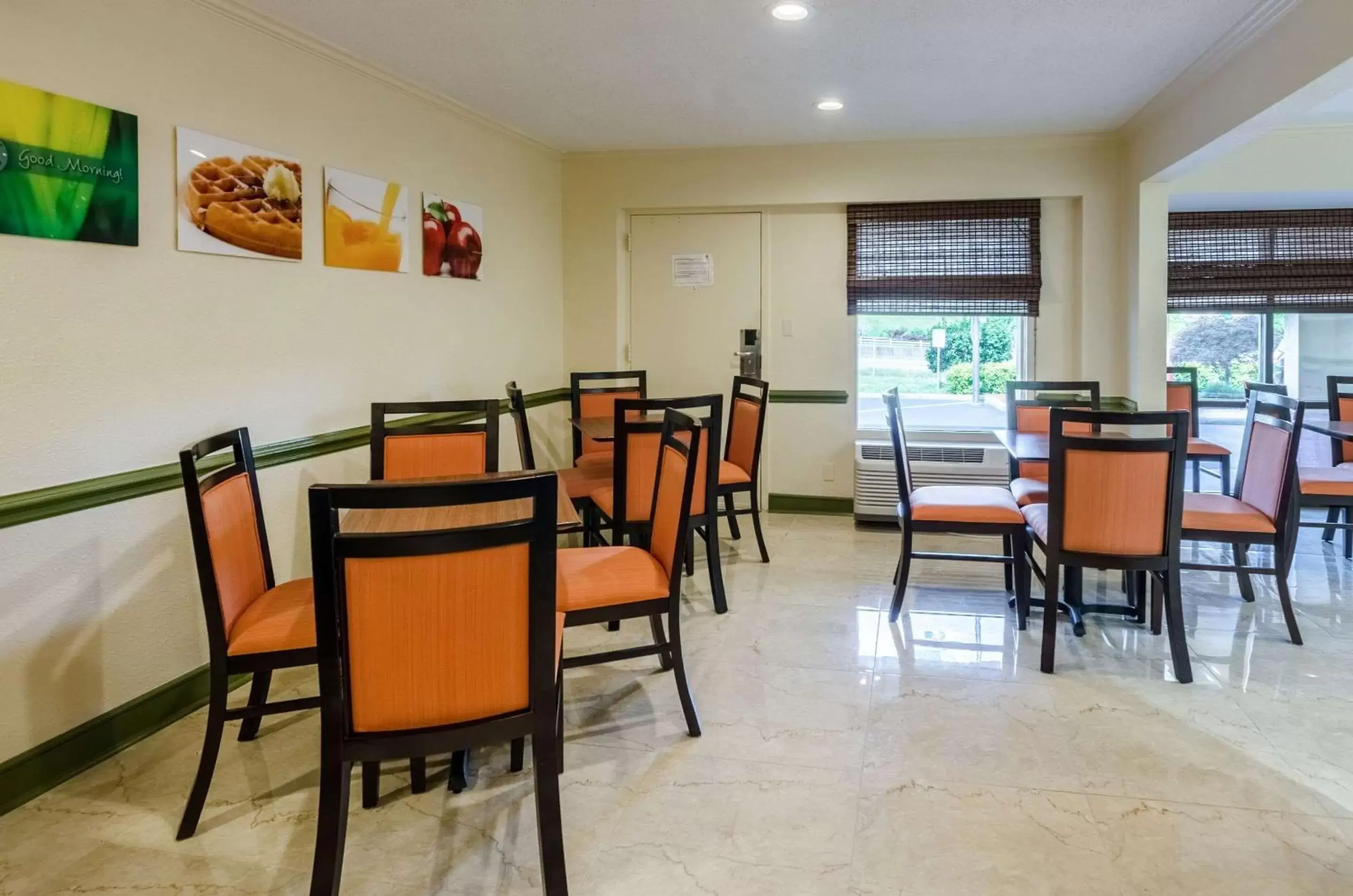 Restaurant/Places to Eat in Quality Inn Tanglewood