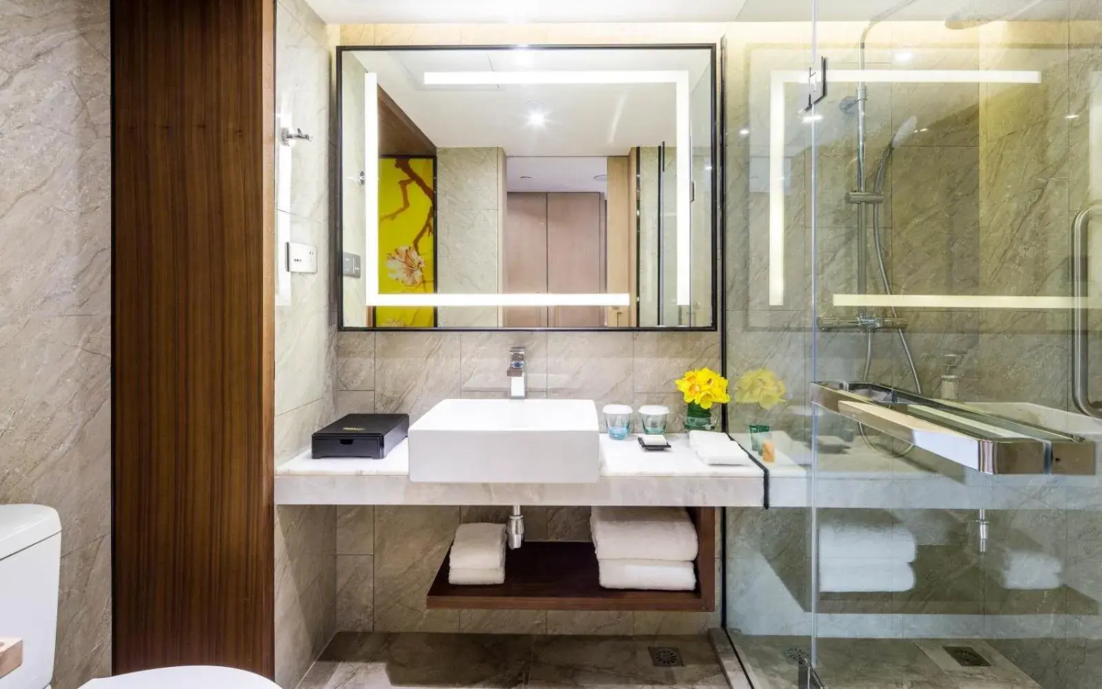 Toilet, Bathroom in Hilton Garden Inn Zhongshan Guzhen