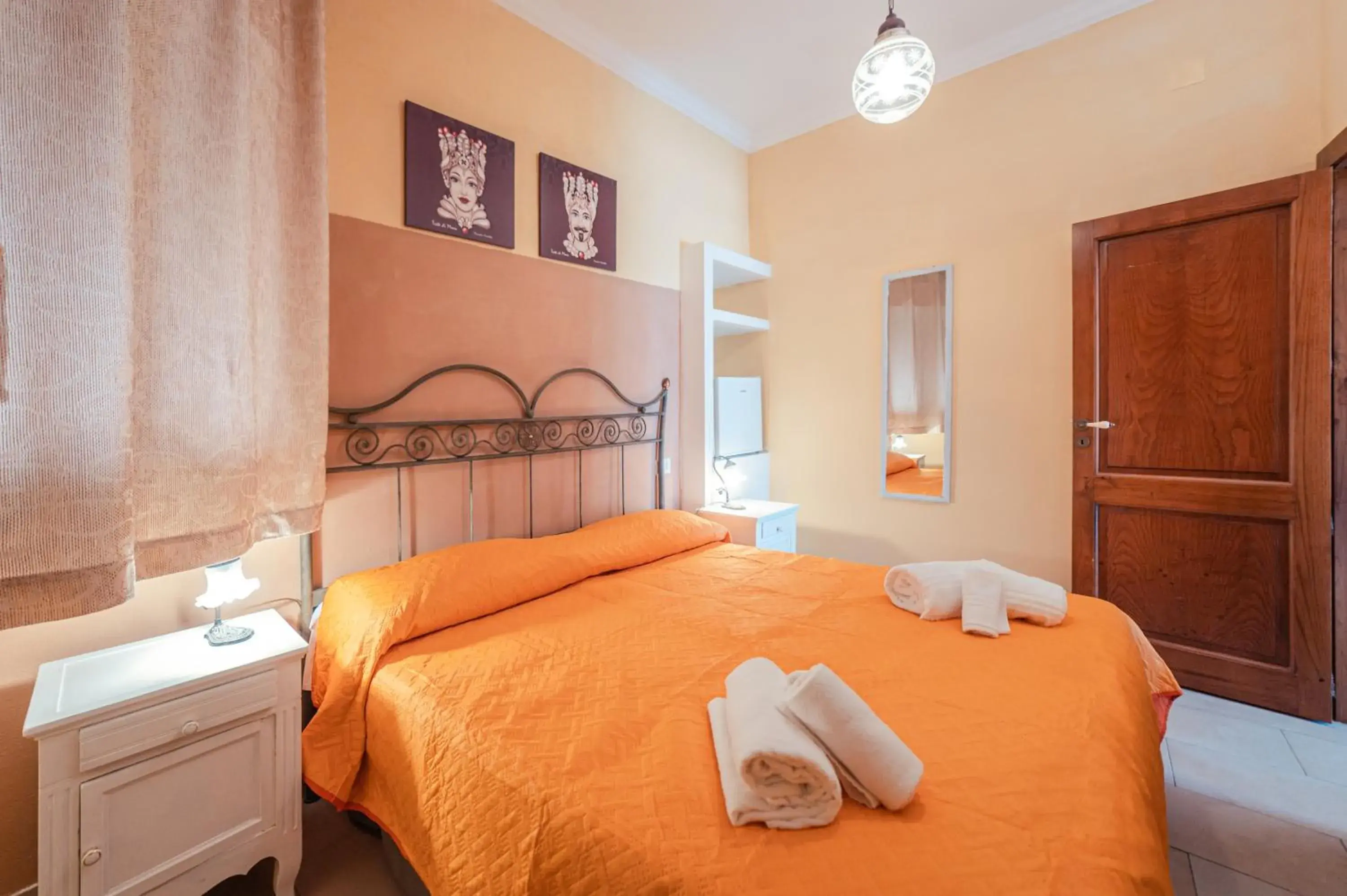 Bedroom, Bed in Taormina Garden Hotel