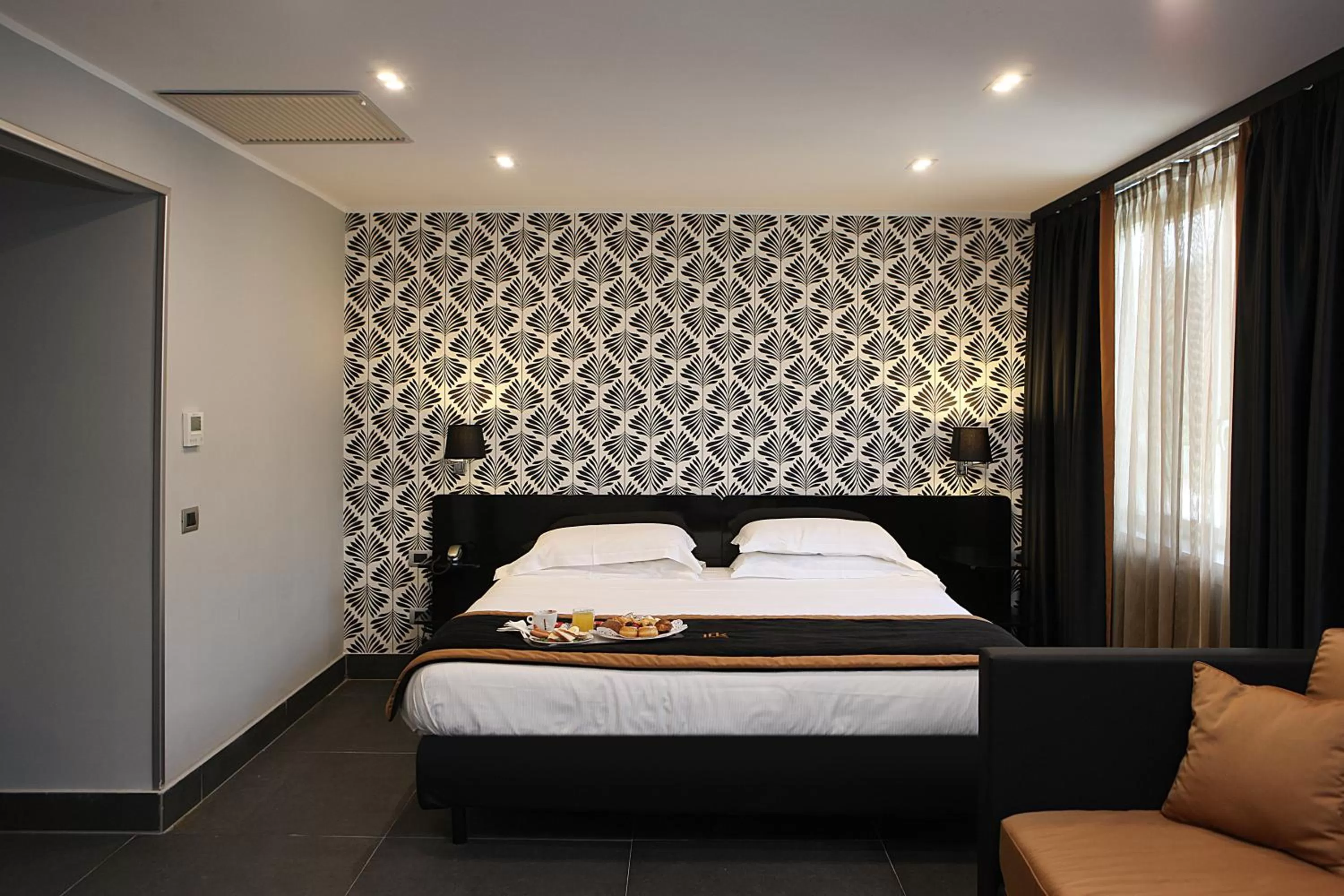 Bedroom, Bed in Best Western JFK Hotel