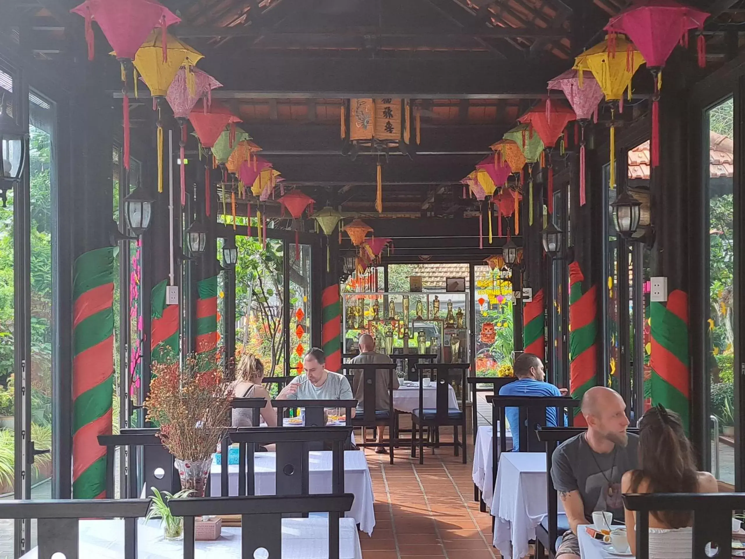 Restaurant/places to eat in Betel Garden Villa Restaurant/places to eat in Betel Garden Villa