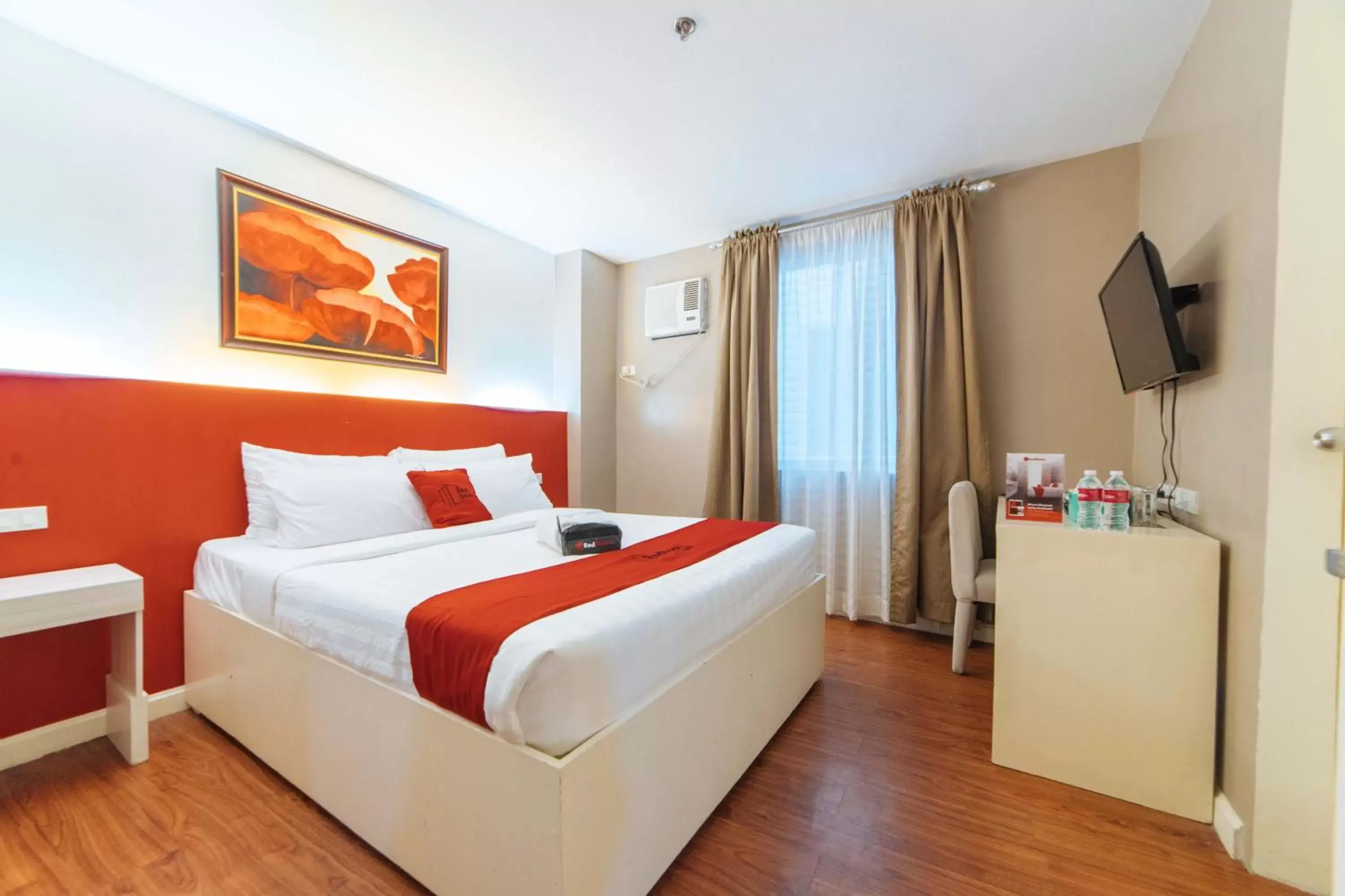 Double Room in RedDoorz Plus at Hotel Metro Kalibo