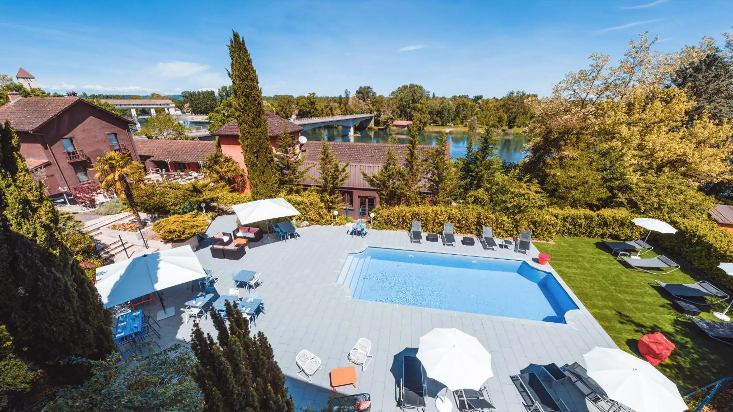 Patio, Pool View in Best Western Bridge Hotel Lyon East