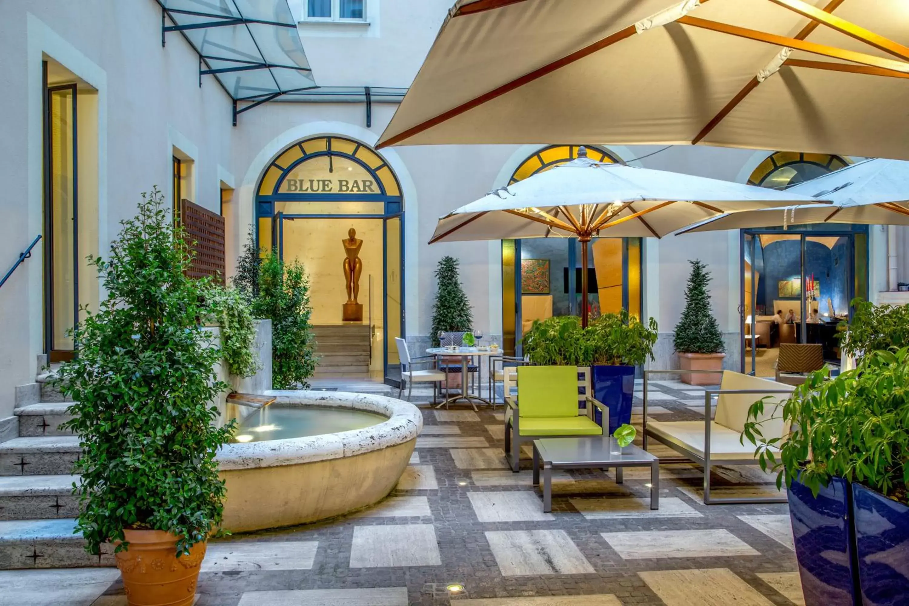 Inner courtyard view in UNAWAY Hotel Empire Roma