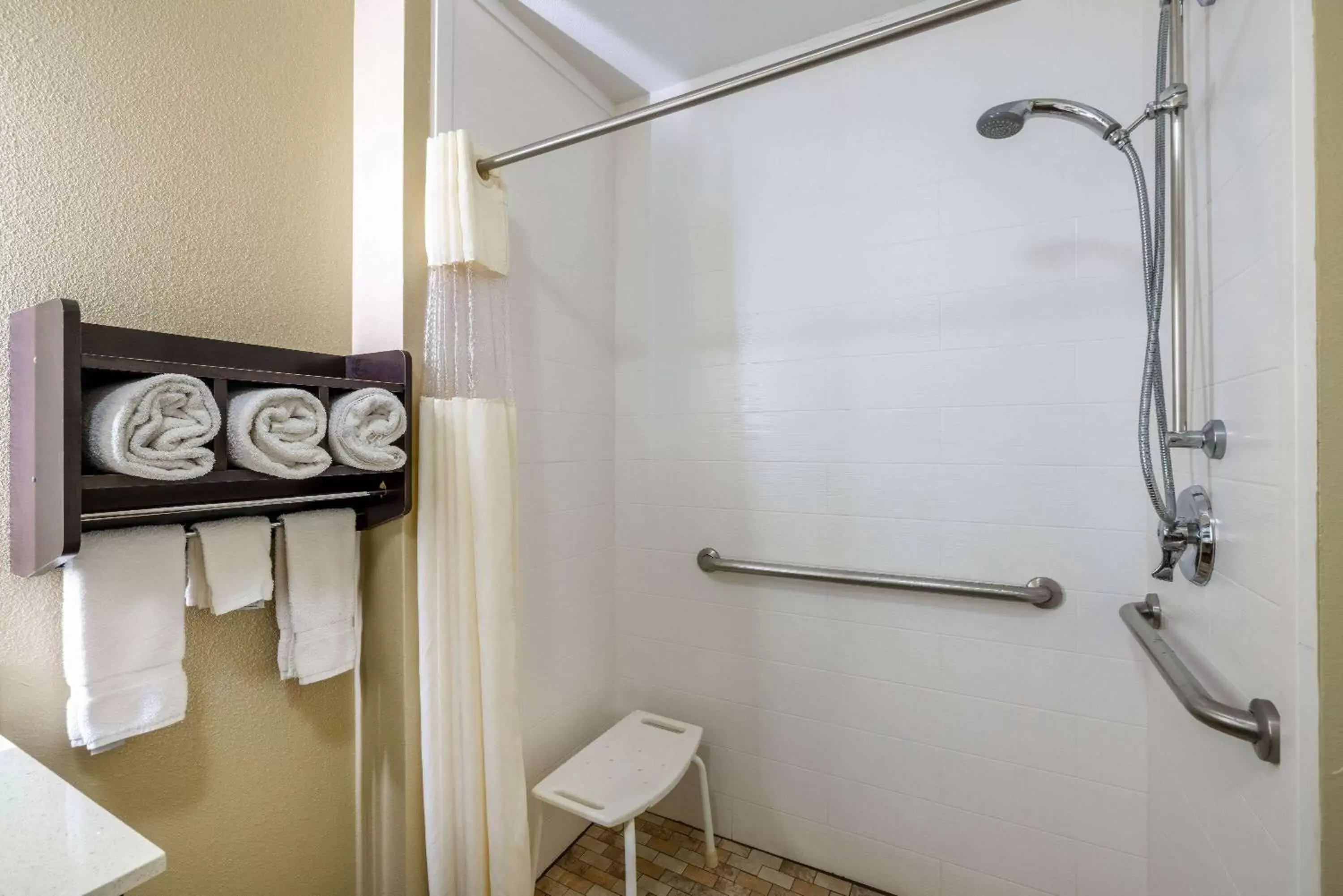 Shower, Bathroom in La Quinta by Wyndham Artesia