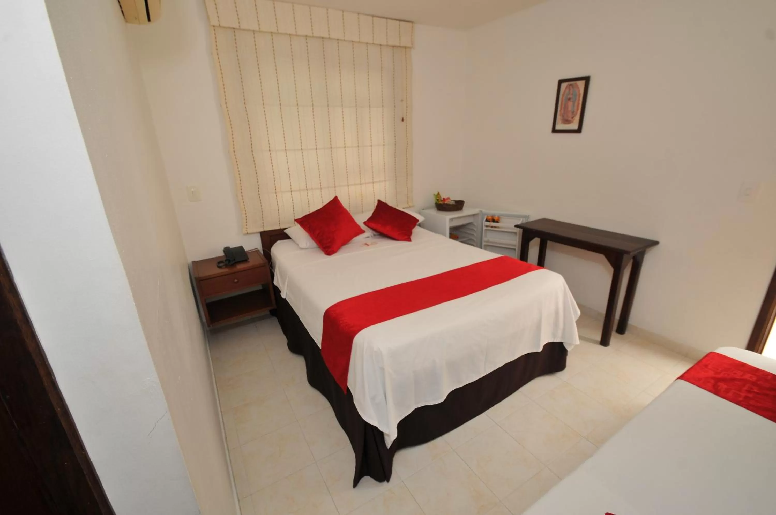 Shower, Bed in Hotel San Julian