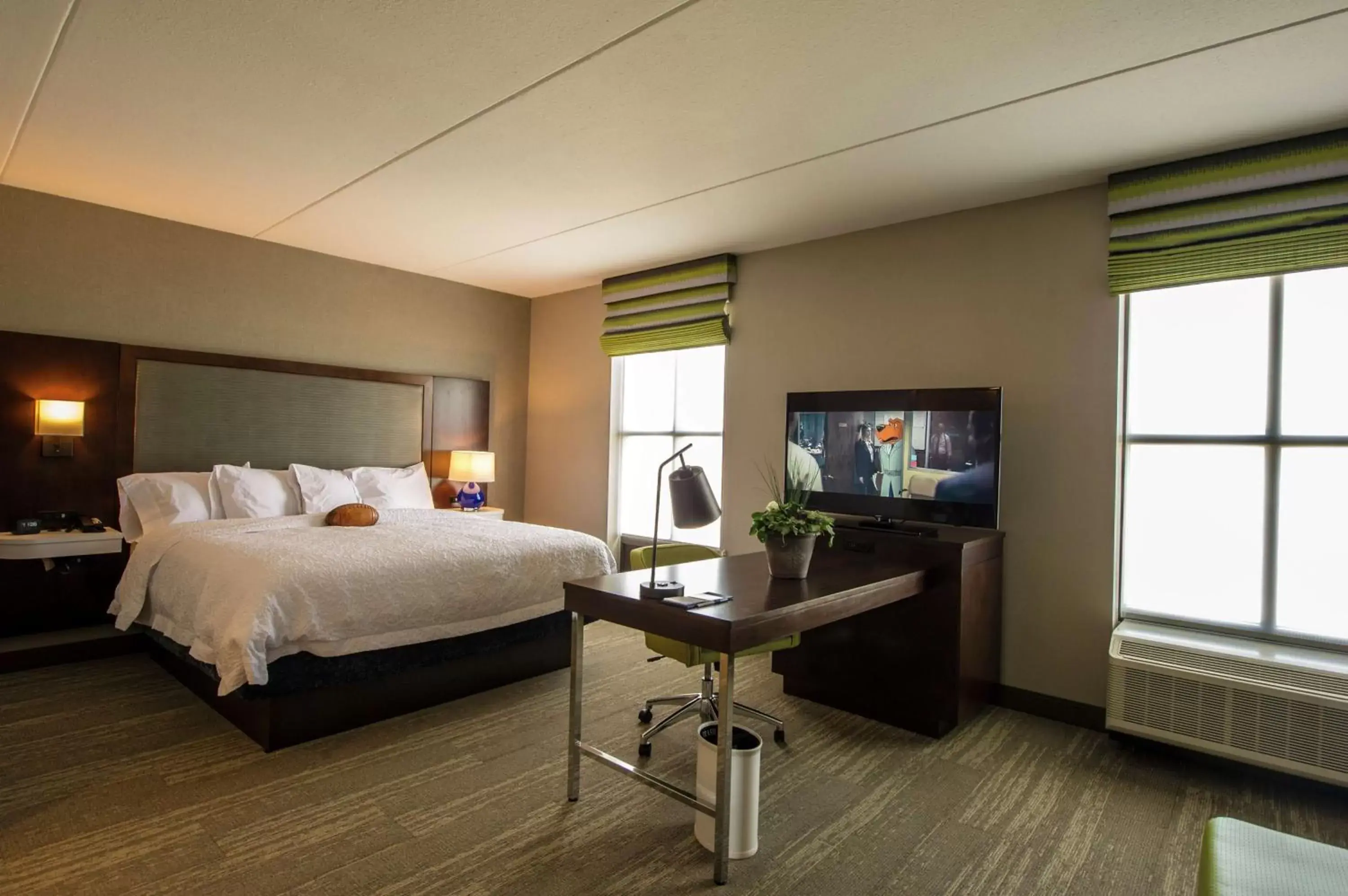 Bedroom, TV/Entertainment Center in Hampton Inn & Suites/Foxborough/Mansfield