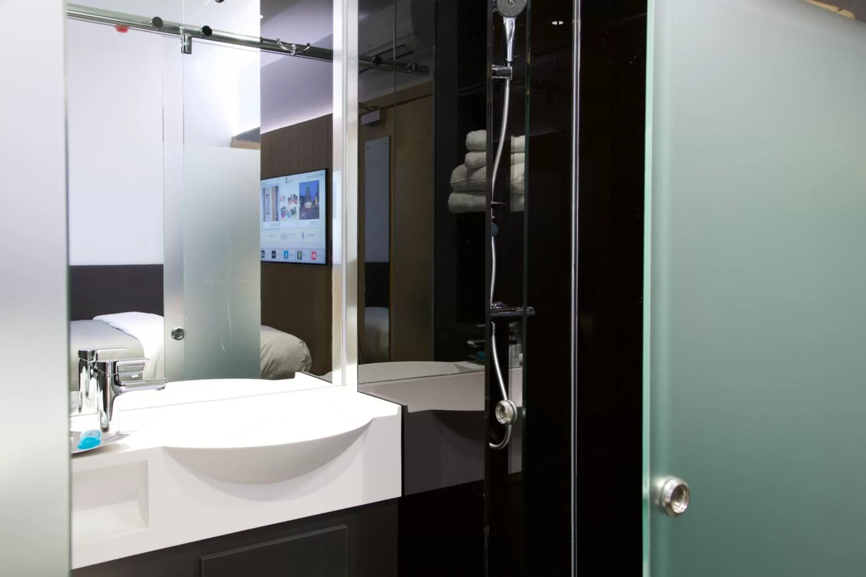 Shower, Bathroom in The Z Hotel City
