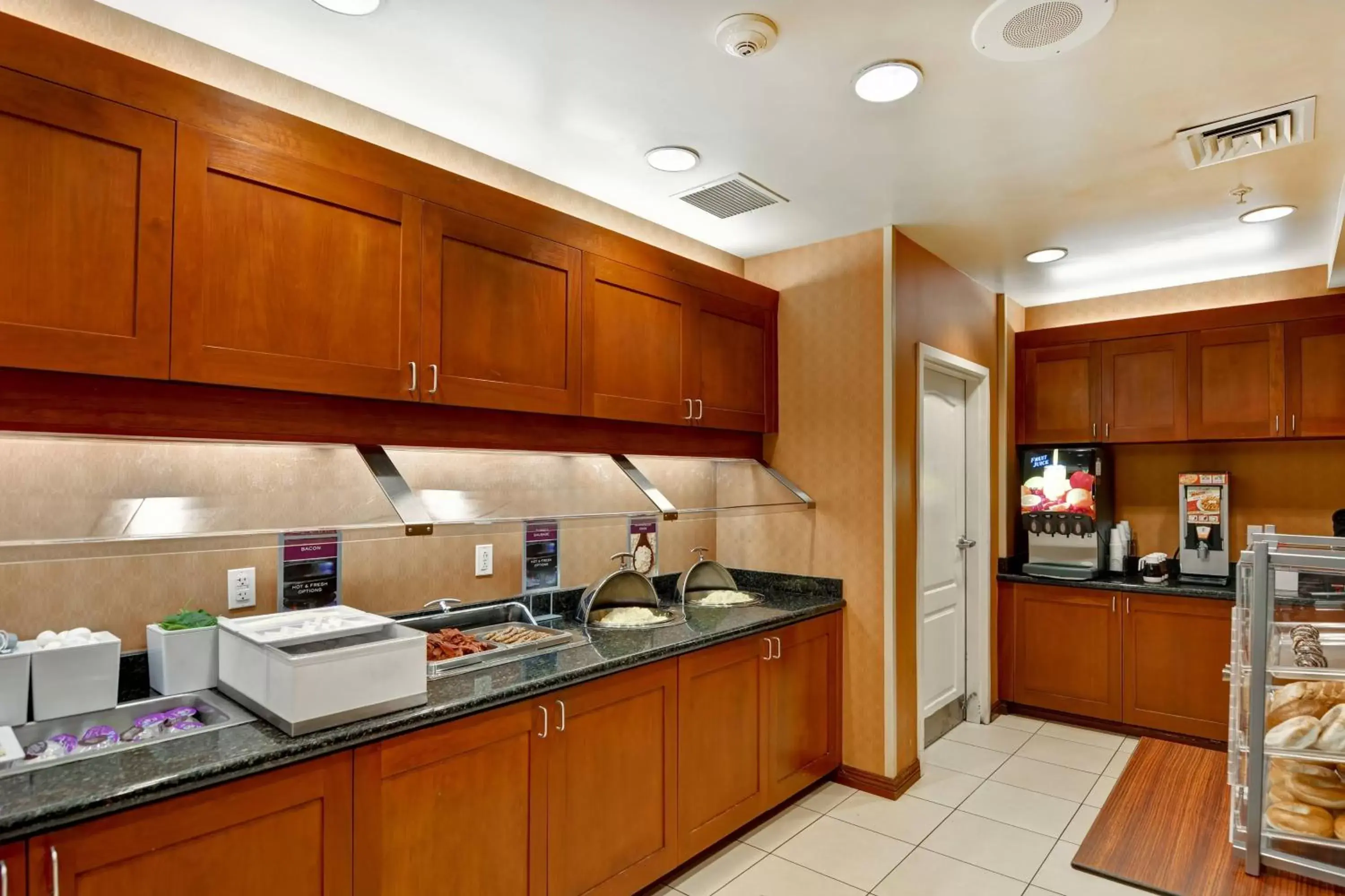 Breakfast, Kitchen/Kitchenette in Residence Inn by Marriott Morgantown Medical Center Area