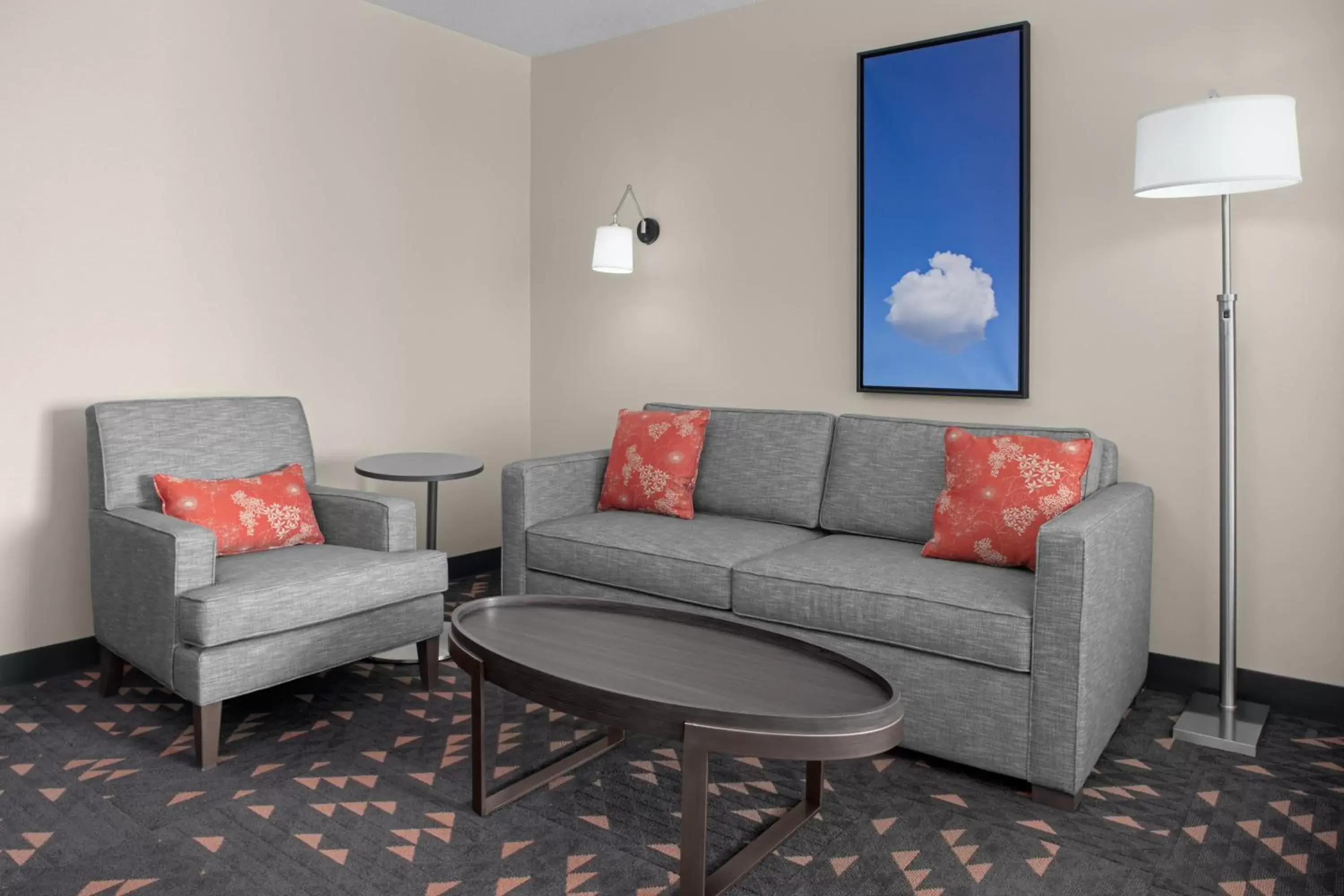Photo of the whole room, Seating Area in Holiday Inn Hasbrouck Heights-Meadowlands, an IHG Hotel