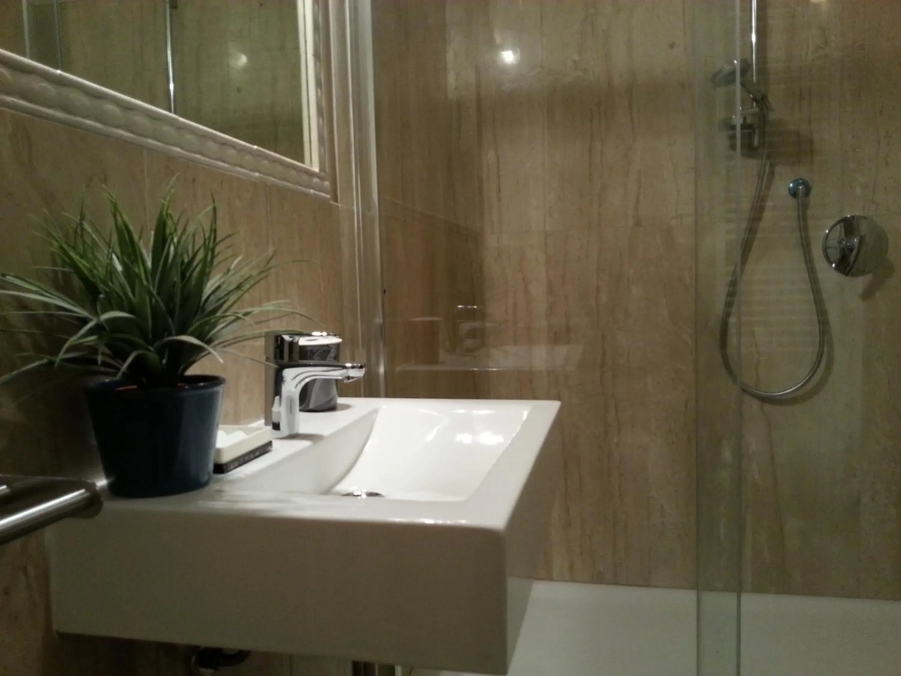 Bathroom in Hotel La Vecchia Reggio