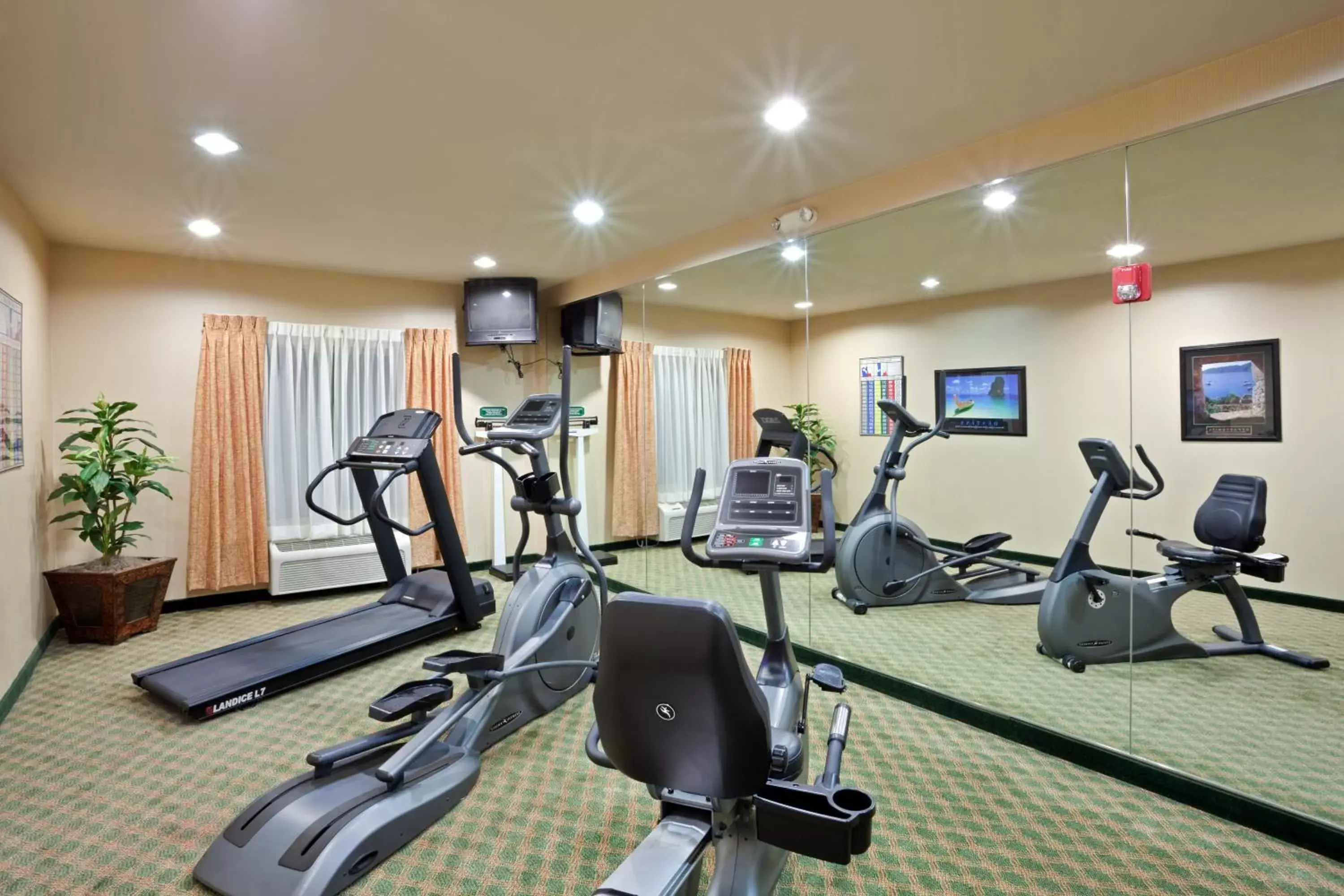 Fitness centre/facilities, Fitness Center/Facilities in Triple Play Resort Hotel & Suites