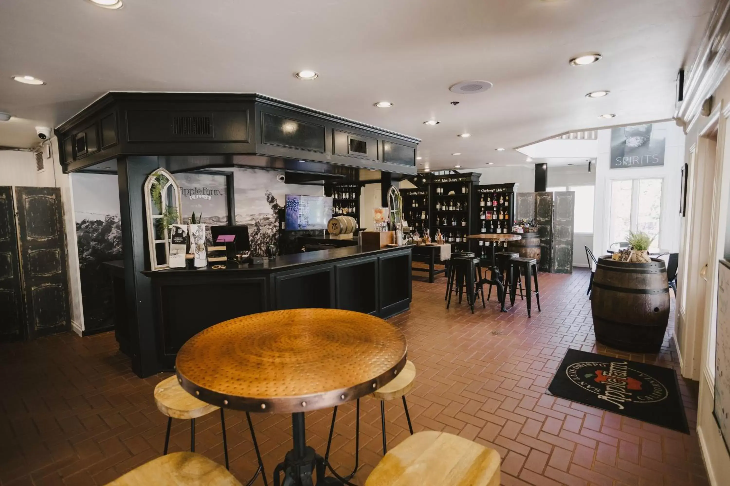 Restaurant/places to eat, Lounge/Bar in Apple Farm Inn