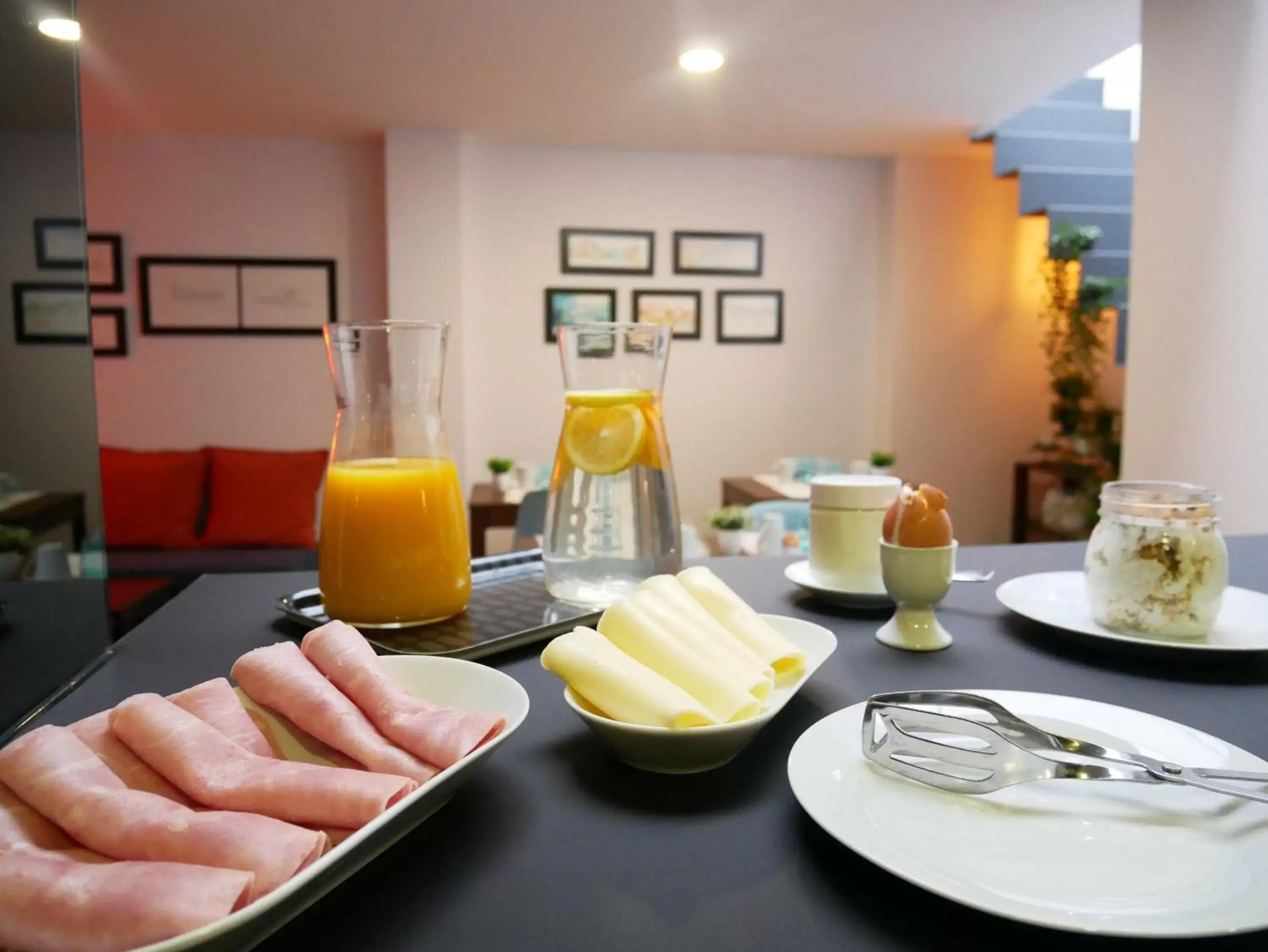 Breakfast in Serra do Pilar Porto Suites