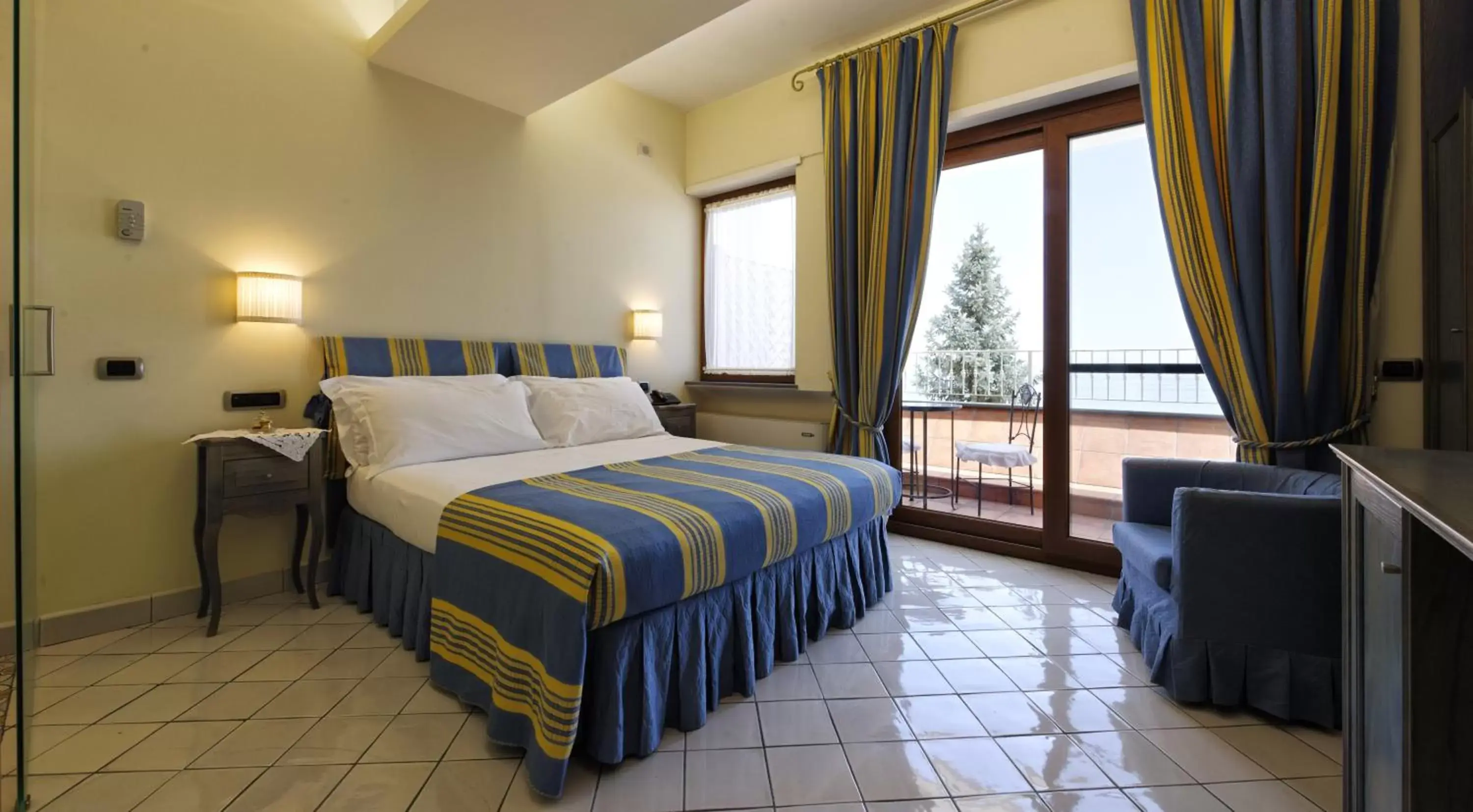 TV and multimedia, Bed in Hotel Villa Poseidon & Events