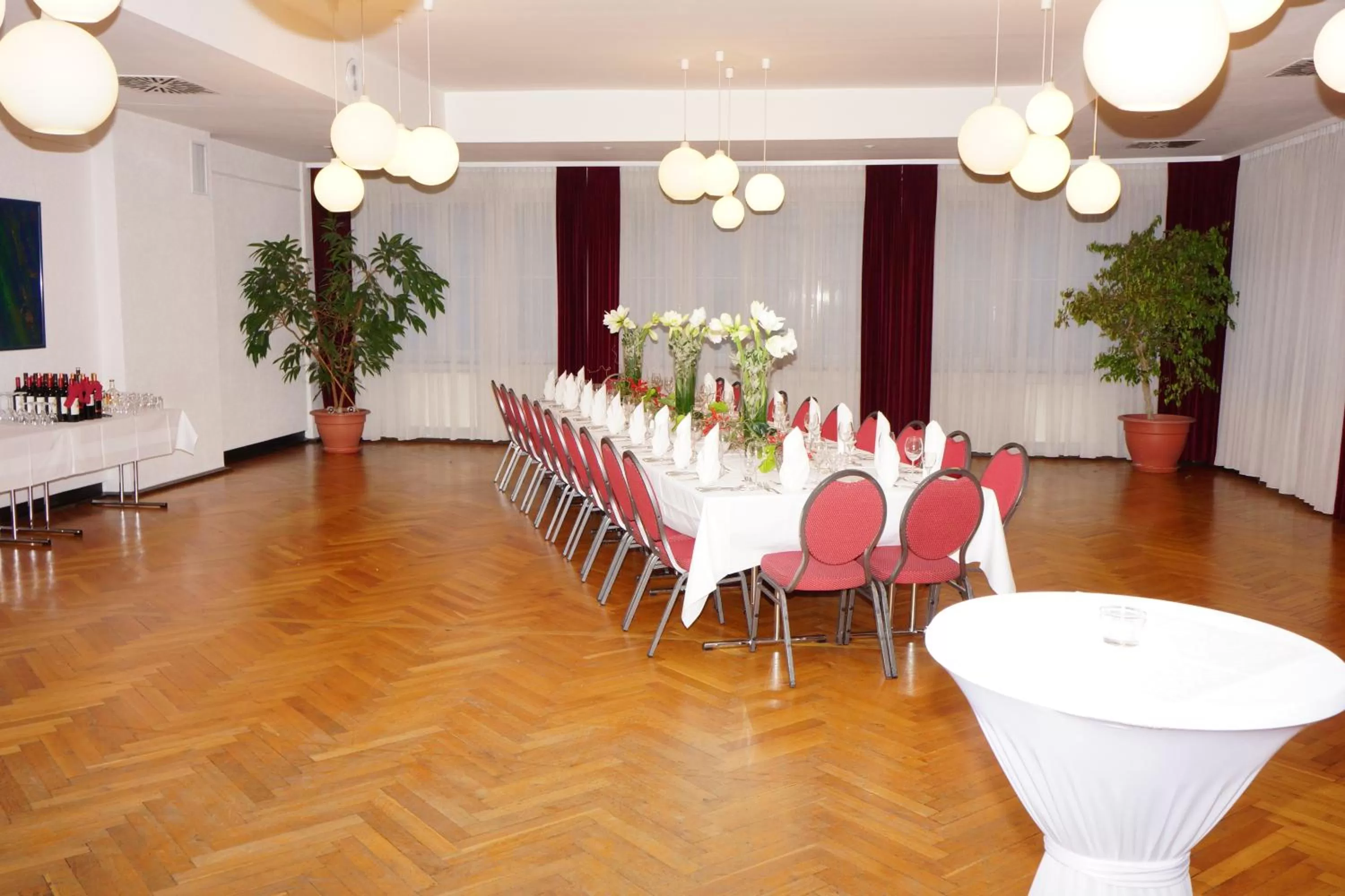 Banquet/Function facilities in Airport Hotel Filder Post