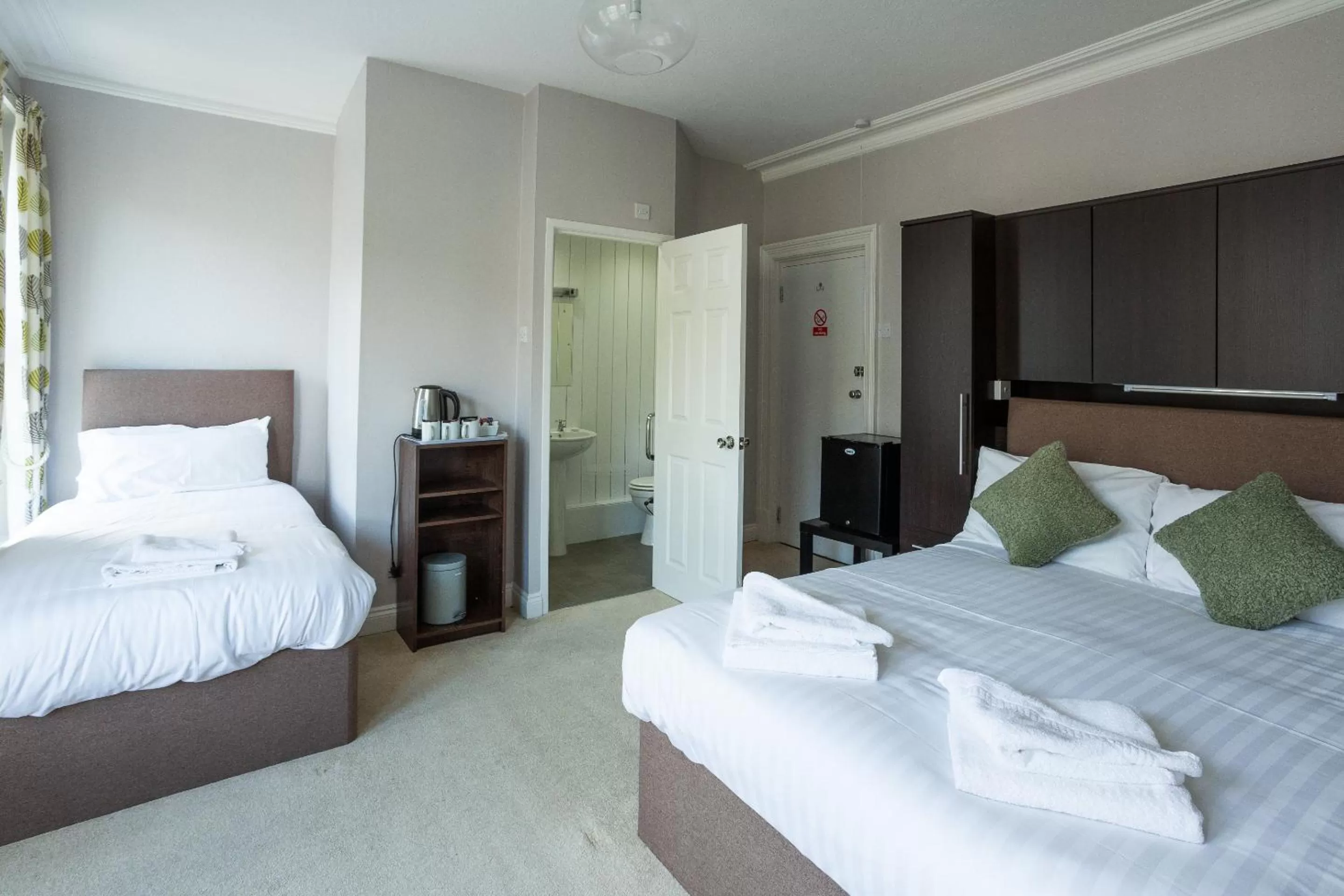 Bedroom, Bed in The Sea Lynn