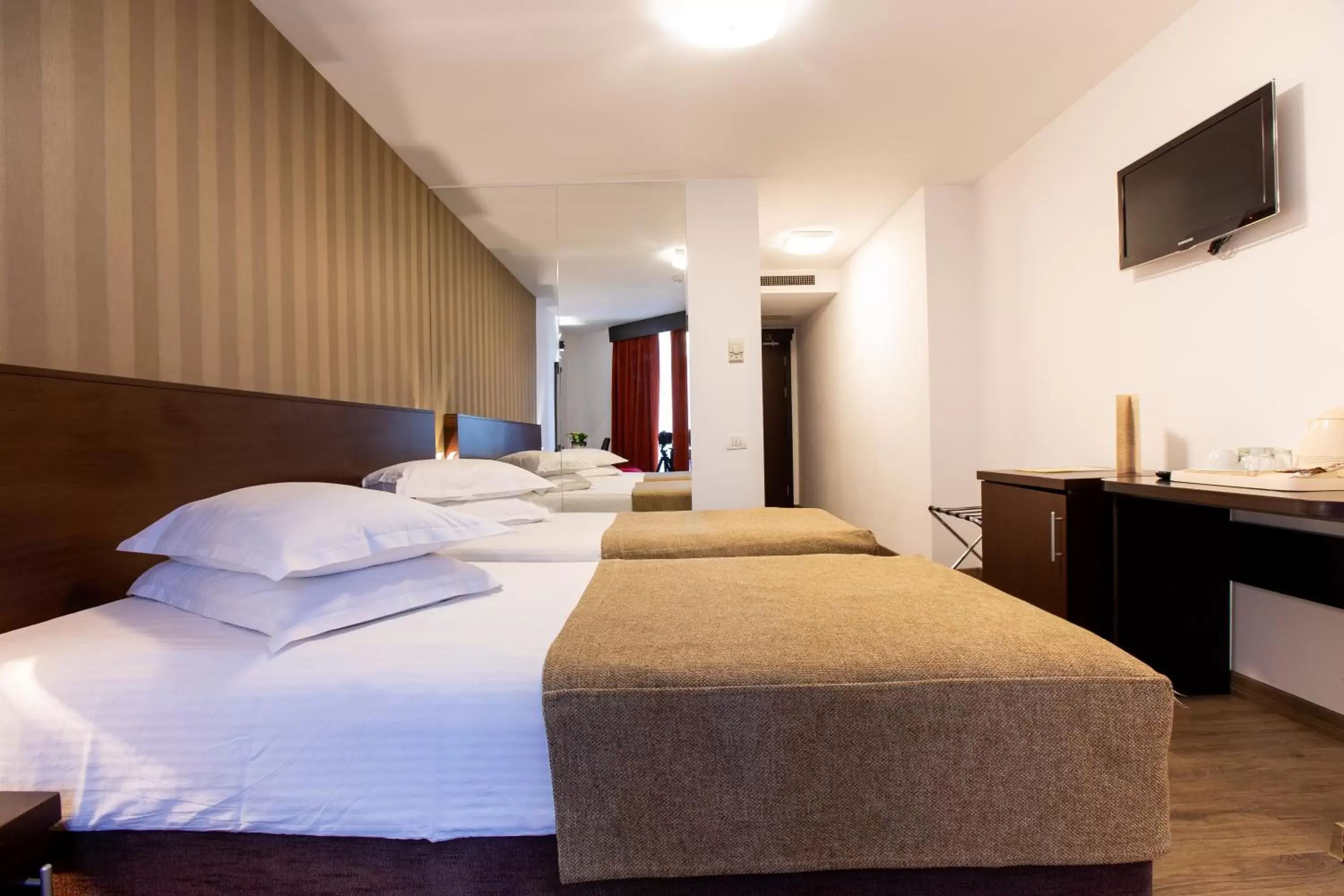 Bed in Hotel Duke Armeneasca - Ex Tempo