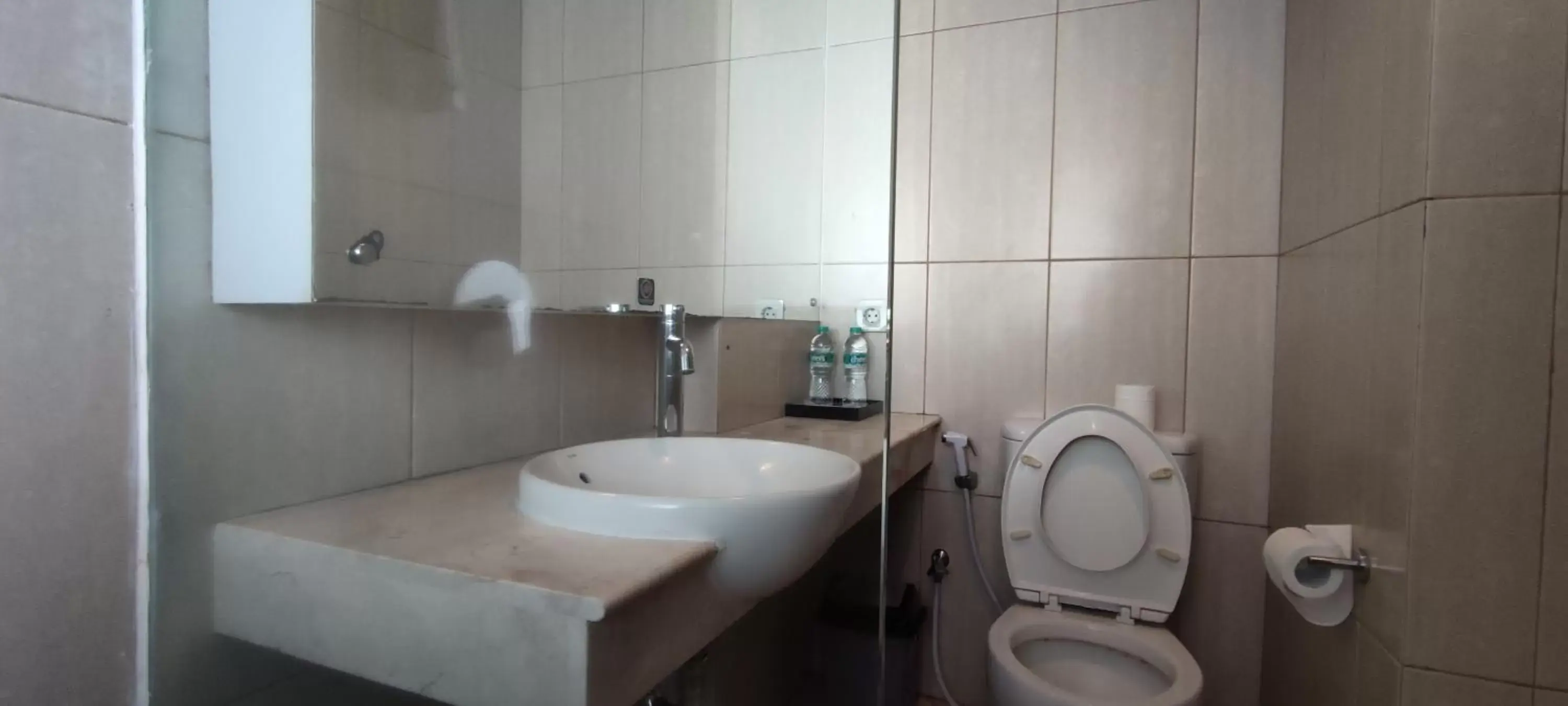 Bathroom in Liberta Hotel Kemang