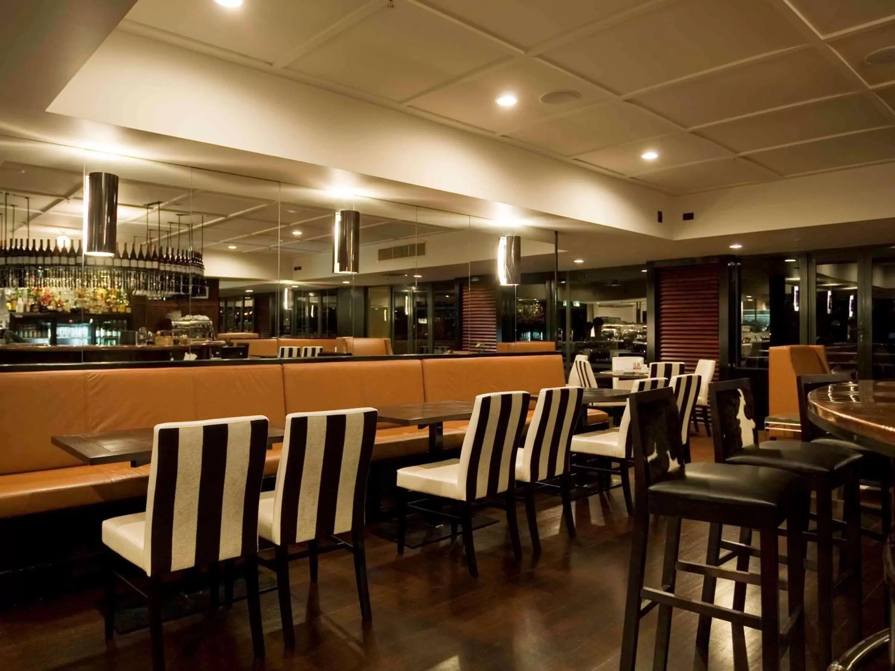 Lounge or bar, Restaurant/Places to Eat in Hotel St Moritz Queenstown - MGallery by Sofitel
