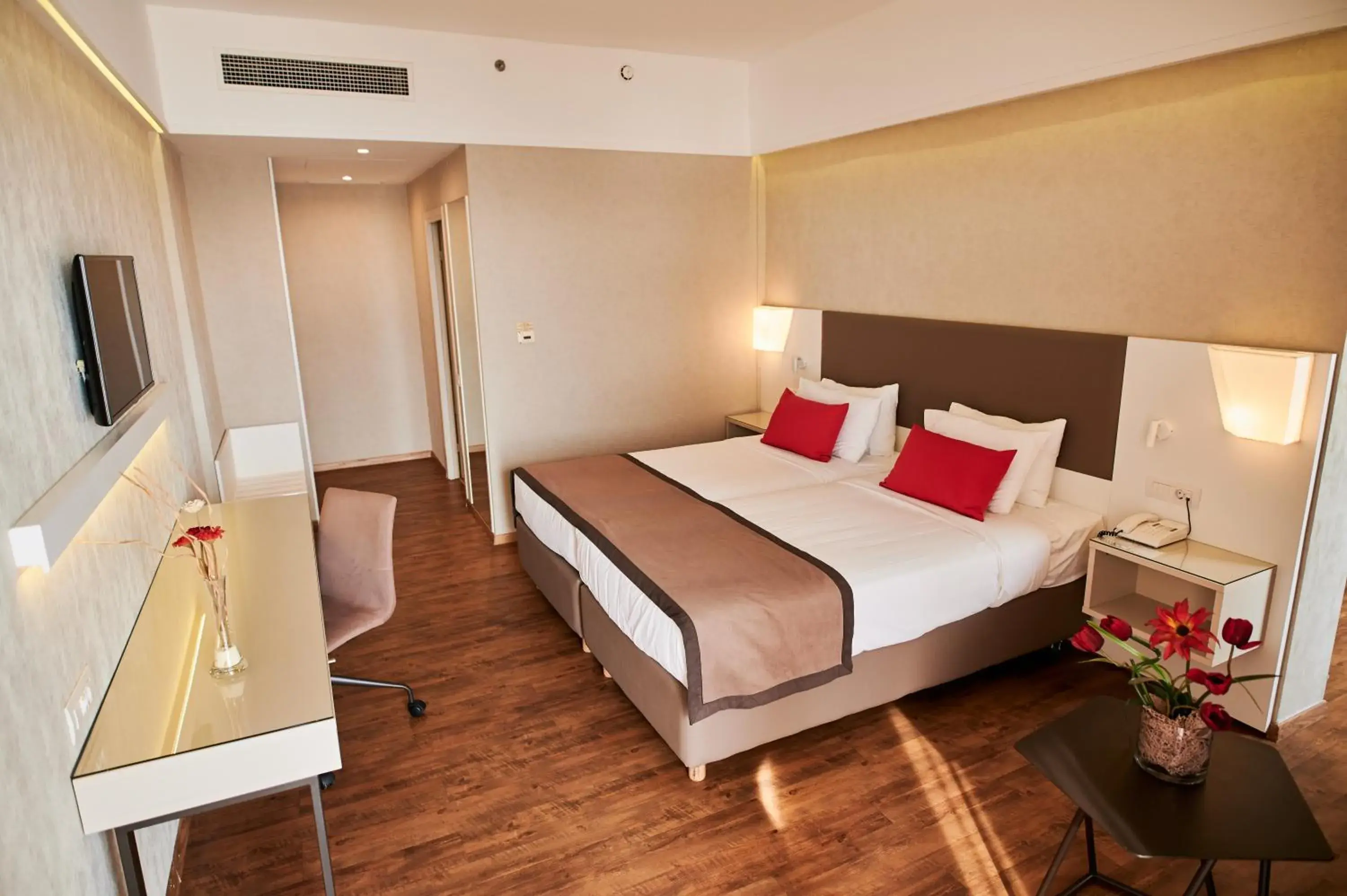 Bed in Ramada Plaza Thraki