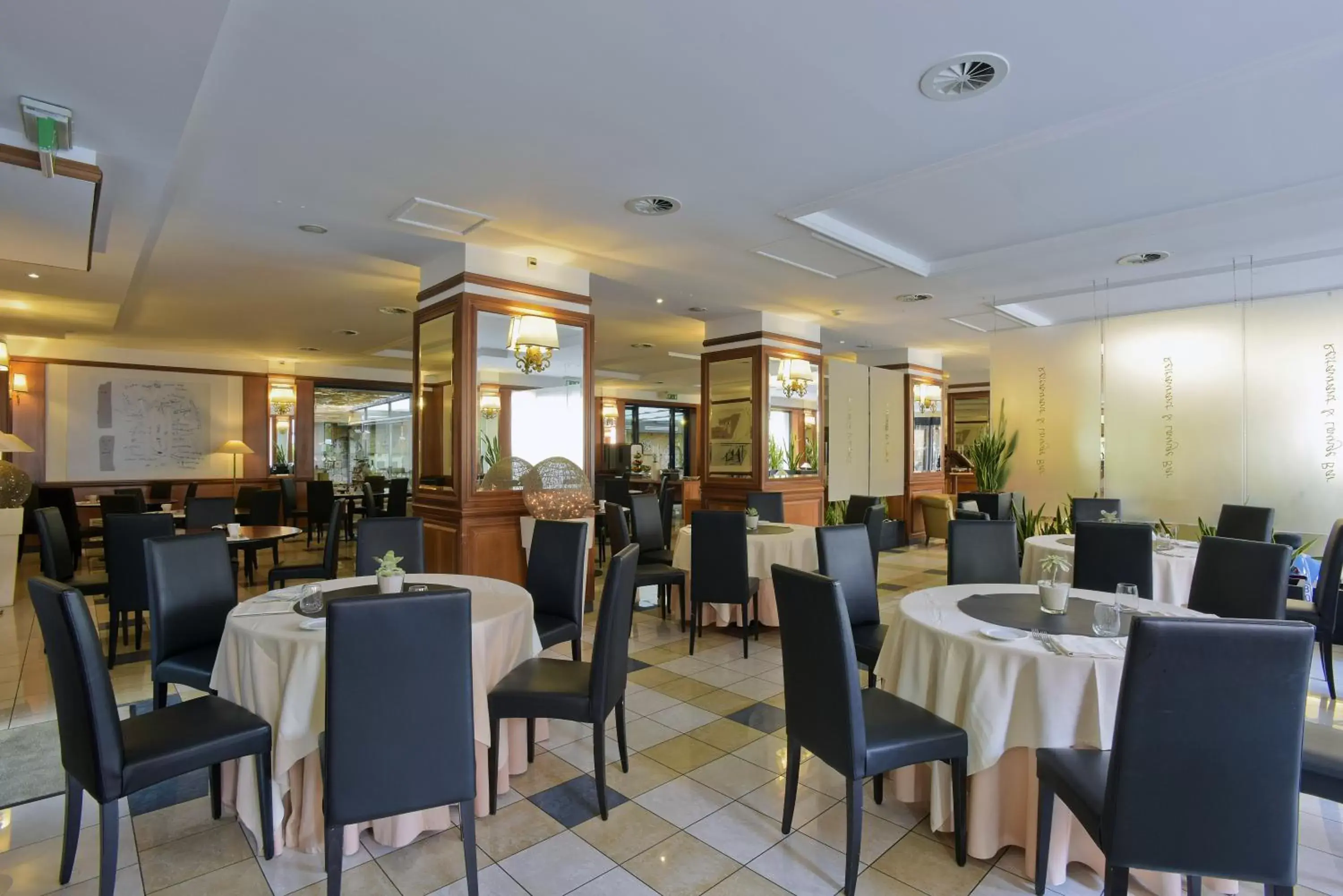 Restaurant/Places to Eat in Grand Hotel Tiberio