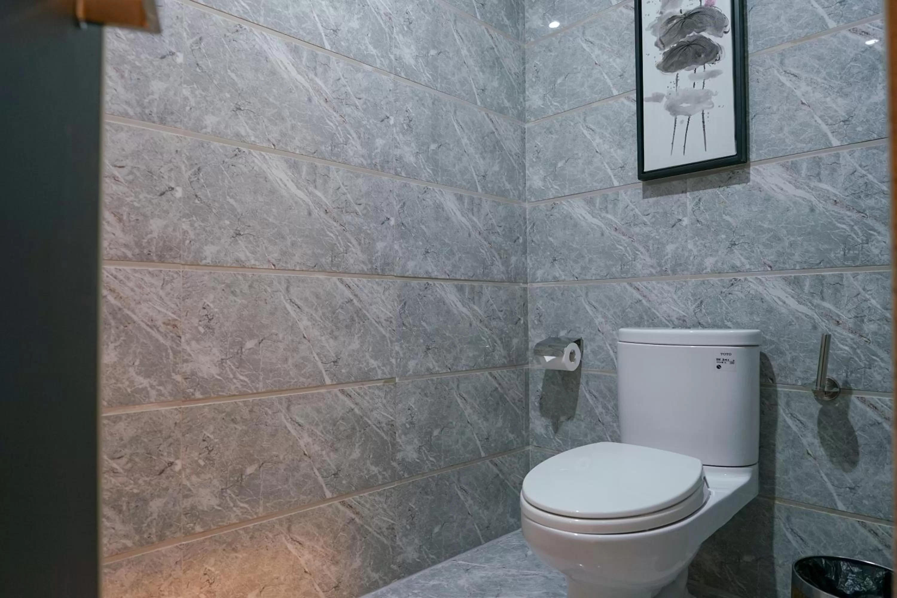 Toilet, Bathroom in Paco Hotel Tiyuxilu Metro Guangzhou-Free Shuttle Bus fir Canton Fair