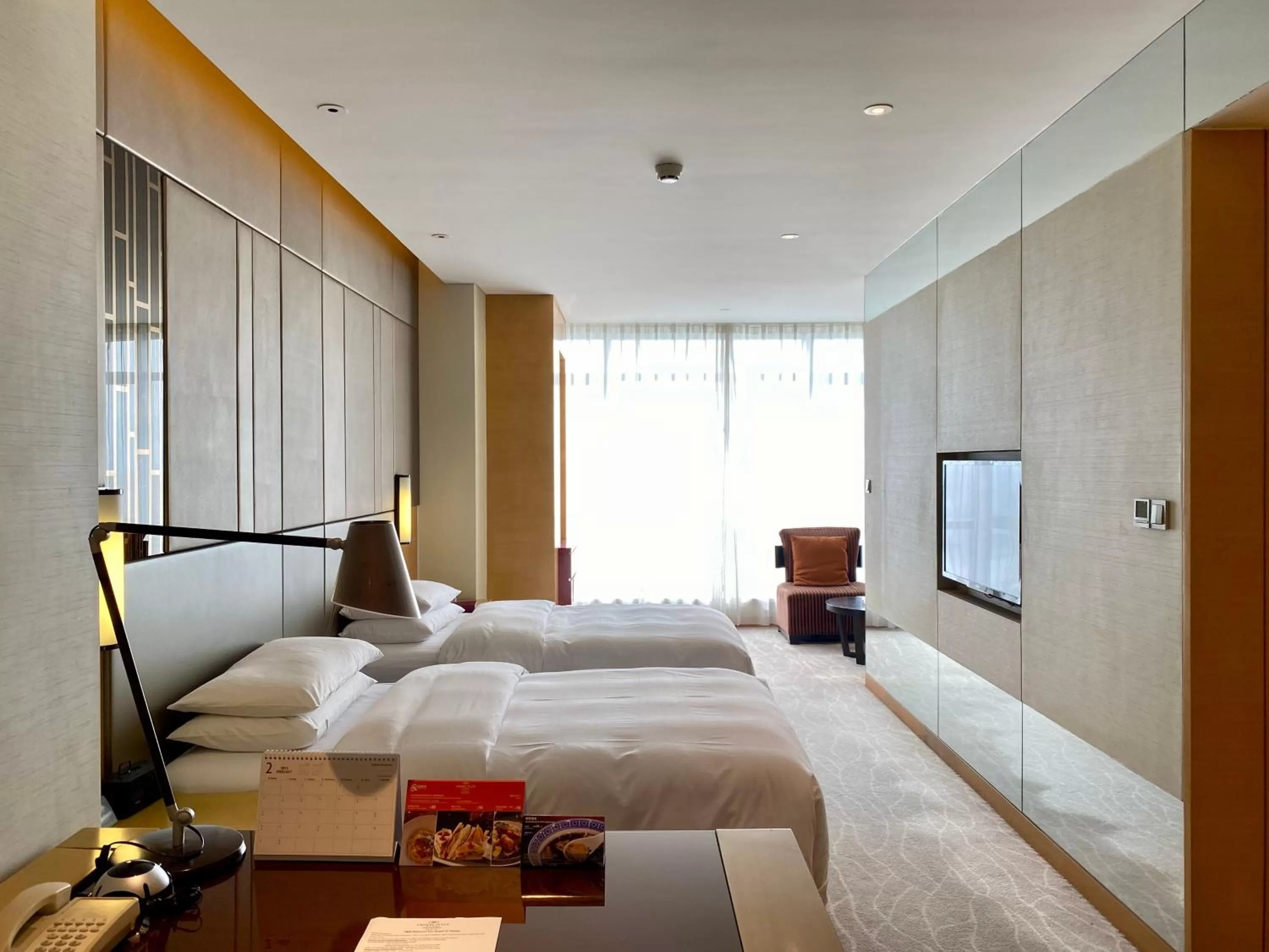 Photo of the whole room, Bed in Crowne Plaza Yangzhou by IHG