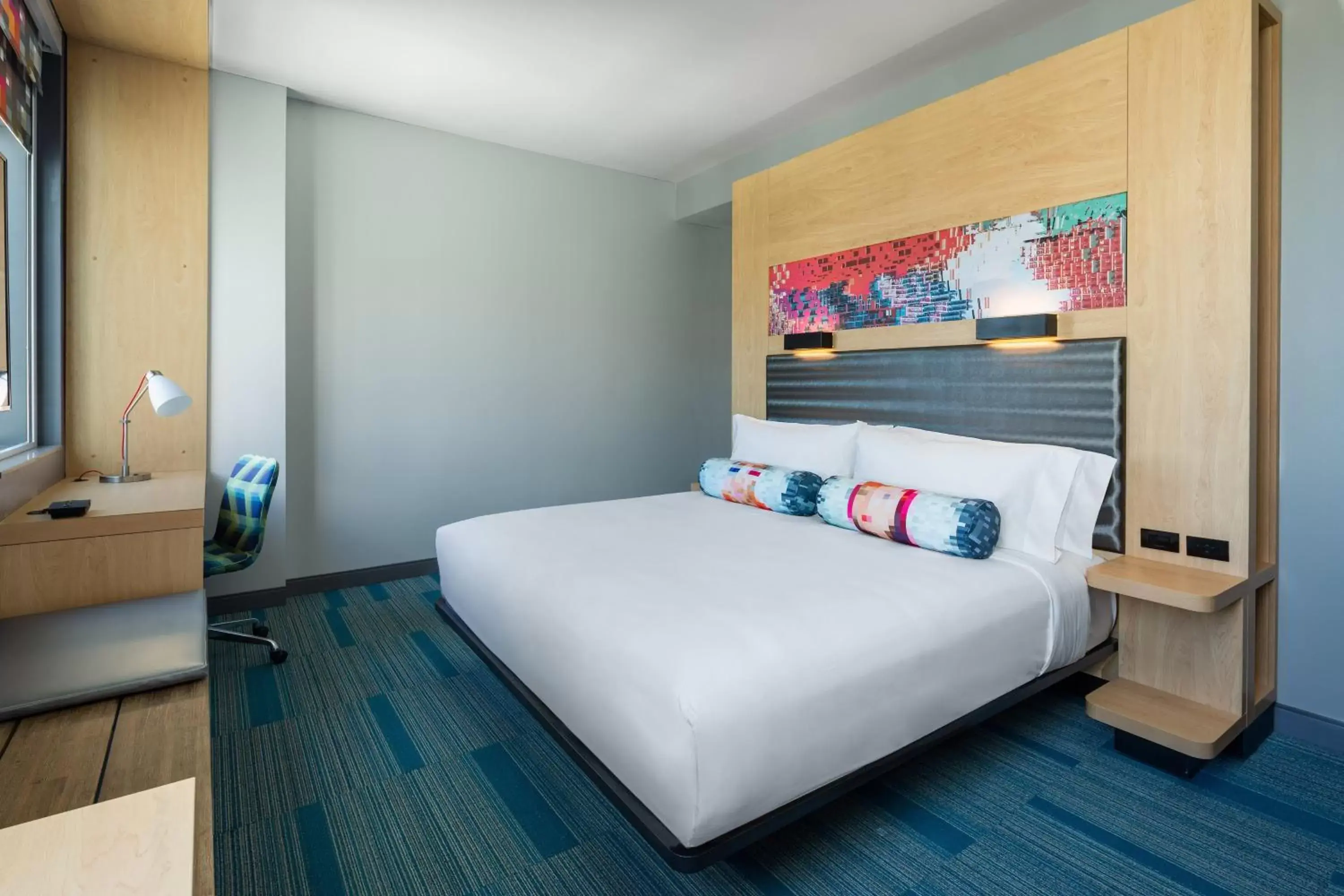 Photo of the whole room, Bed in Aloft Miami Aventura