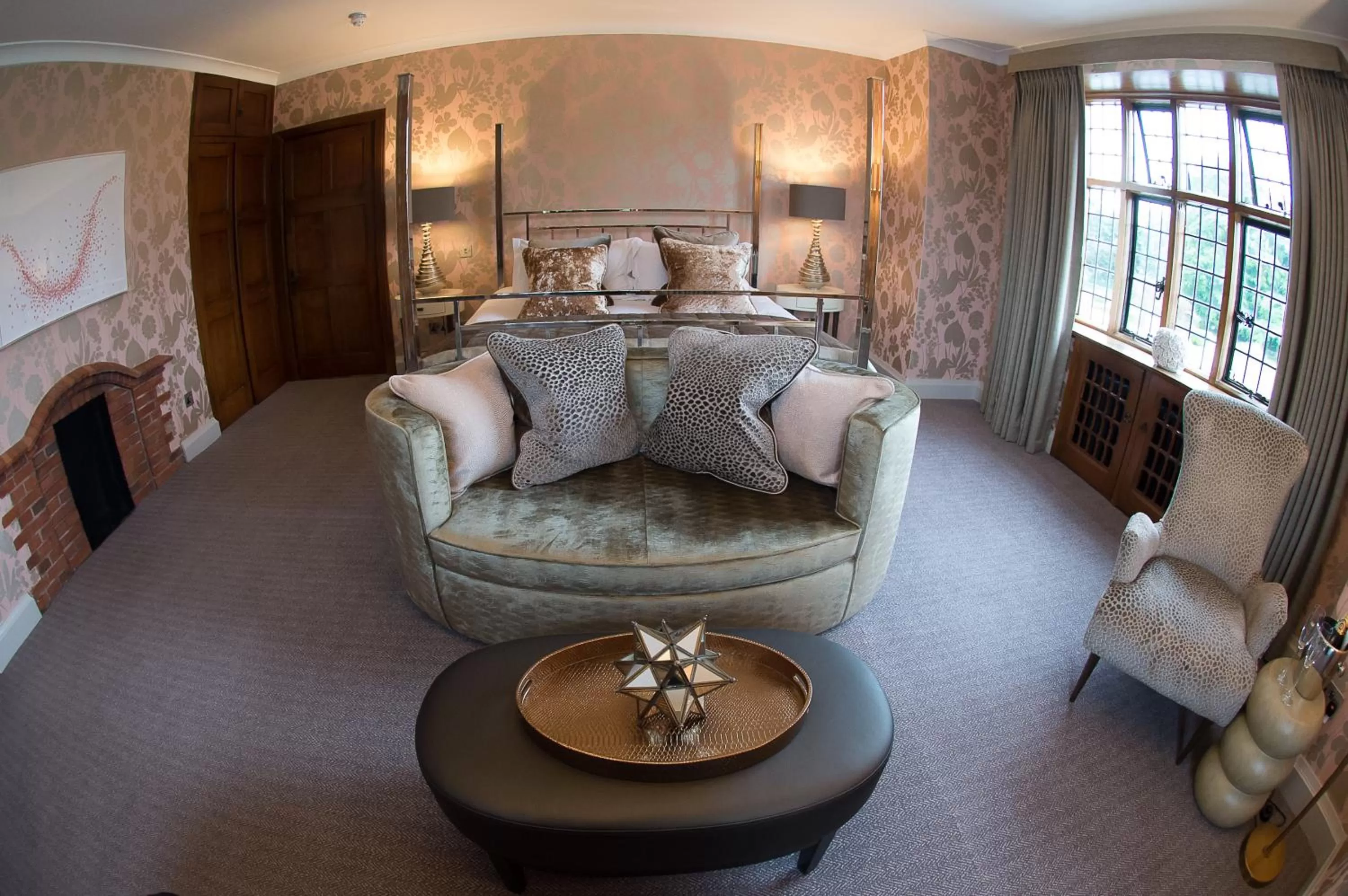 Bedroom, Bed in Hogarths Stone Manor