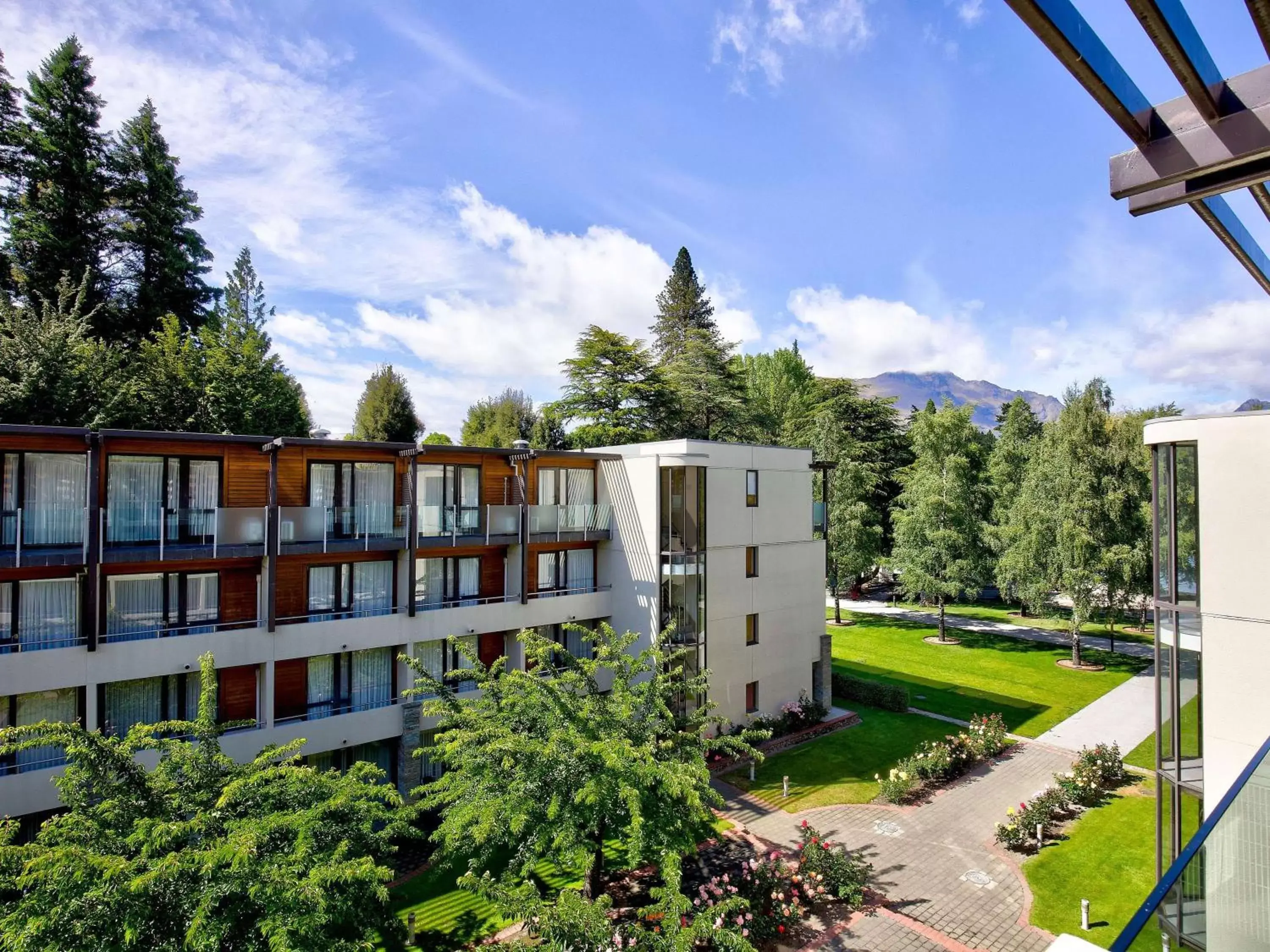 Bedroom, Property Building in Novotel Queenstown Lakeside