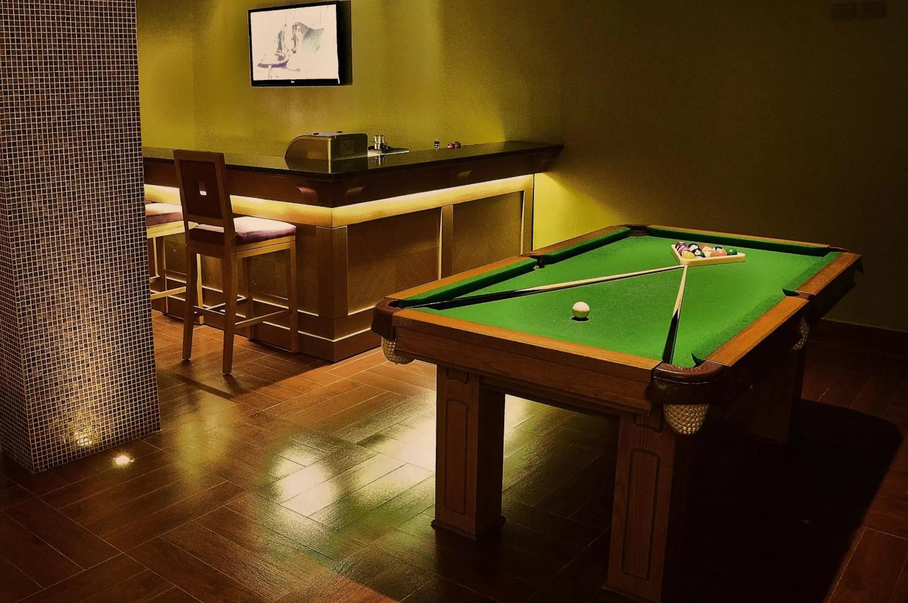 Lounge or bar, Billiards in Mosaic City Hotel