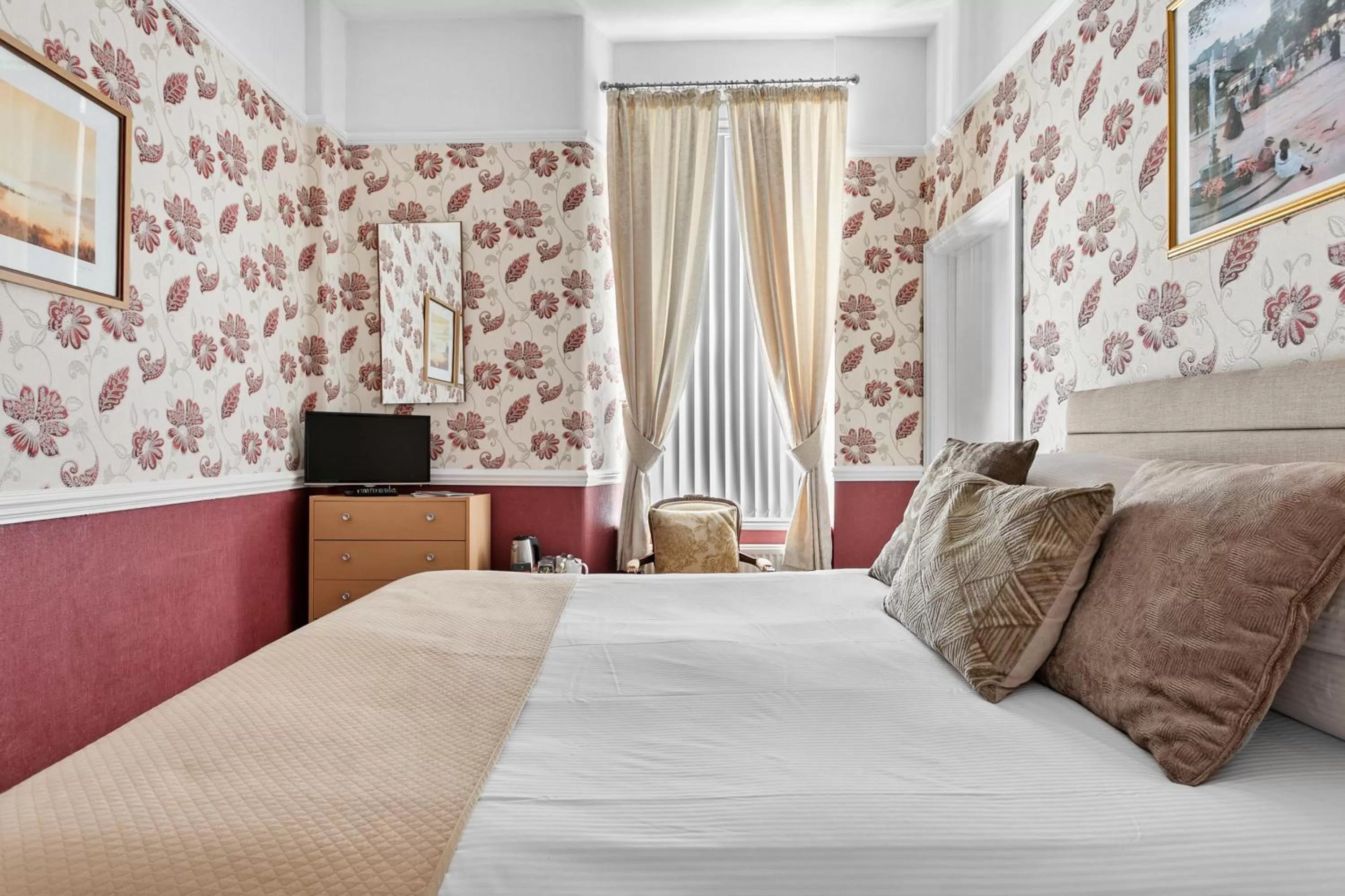 Bedroom, Bed in Melba House