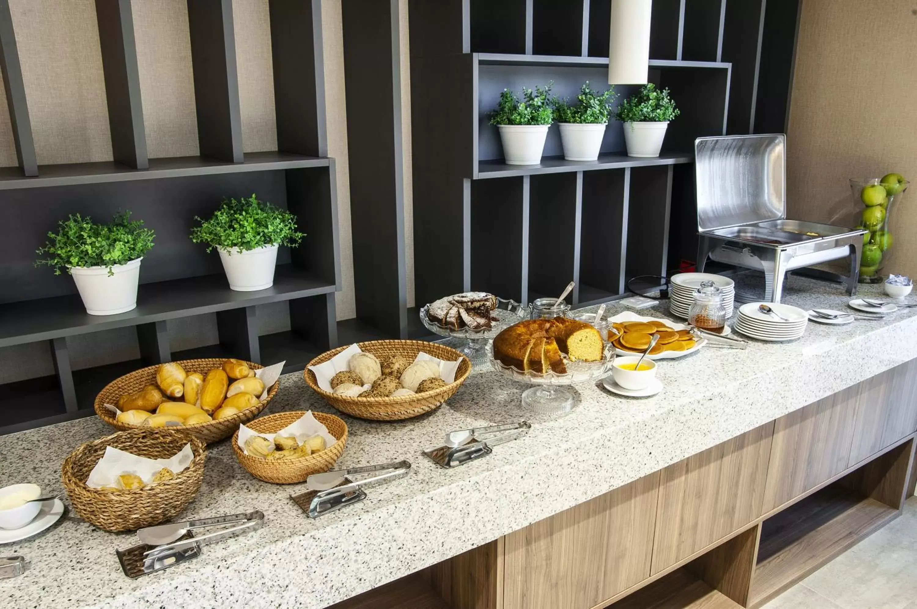 Breakfast in Holiday Inn Express - Farroupilha, um Hotel IHG Breakfast in Holiday Inn Express - Farroupilha, um Hotel IHG