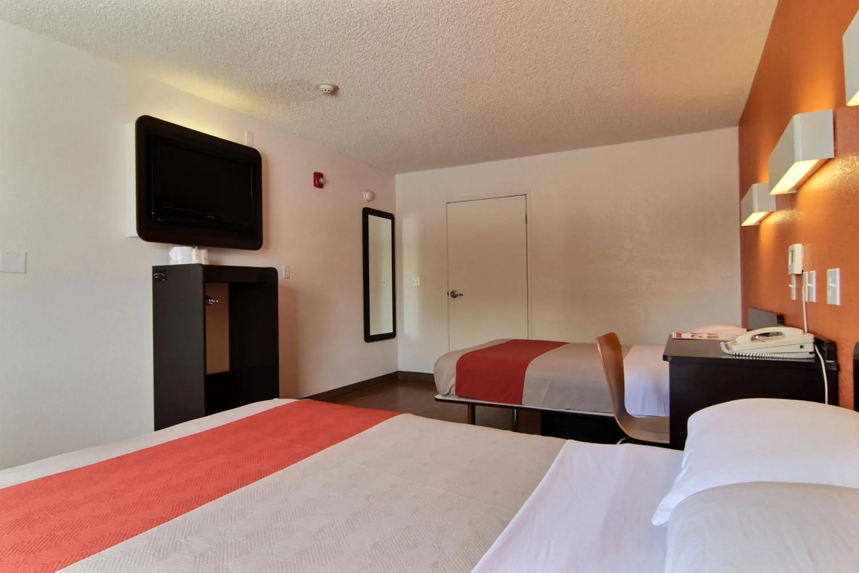 Bedroom, Bed in Motel 6-Albuquerque, NM - Coors Road