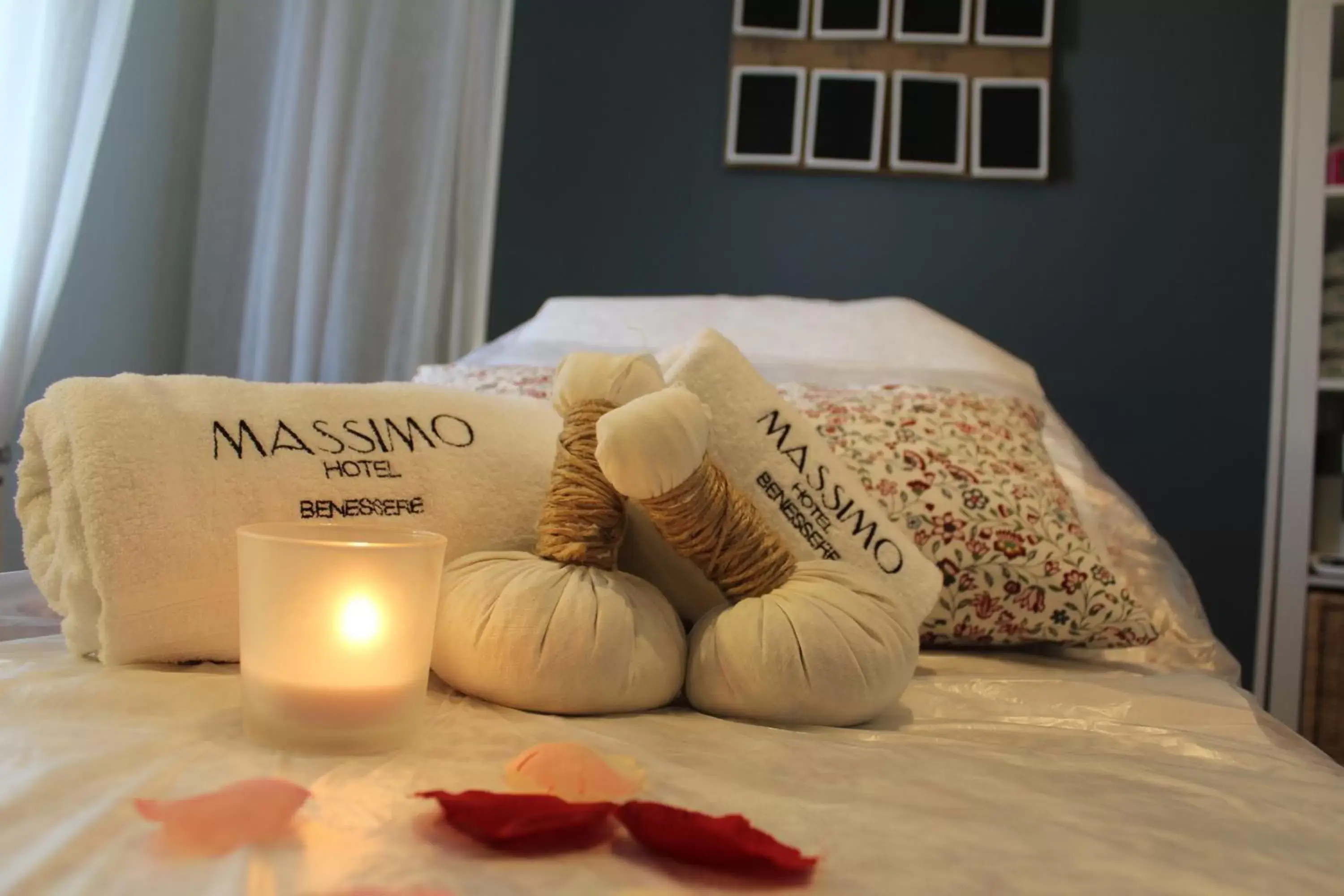 Massage, Bed in Hotel Massimo
