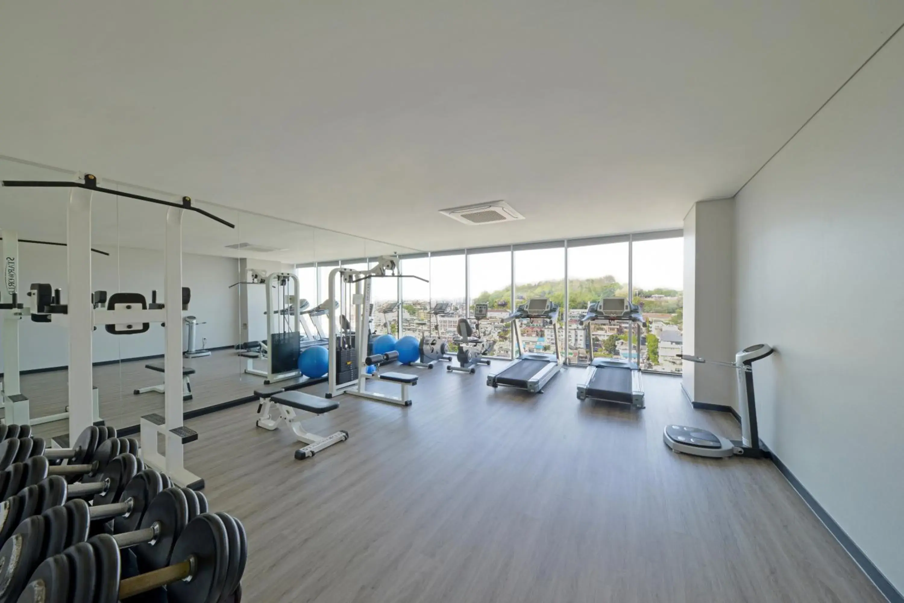 Fitness Center/Facilities in Harbor Park Hotel