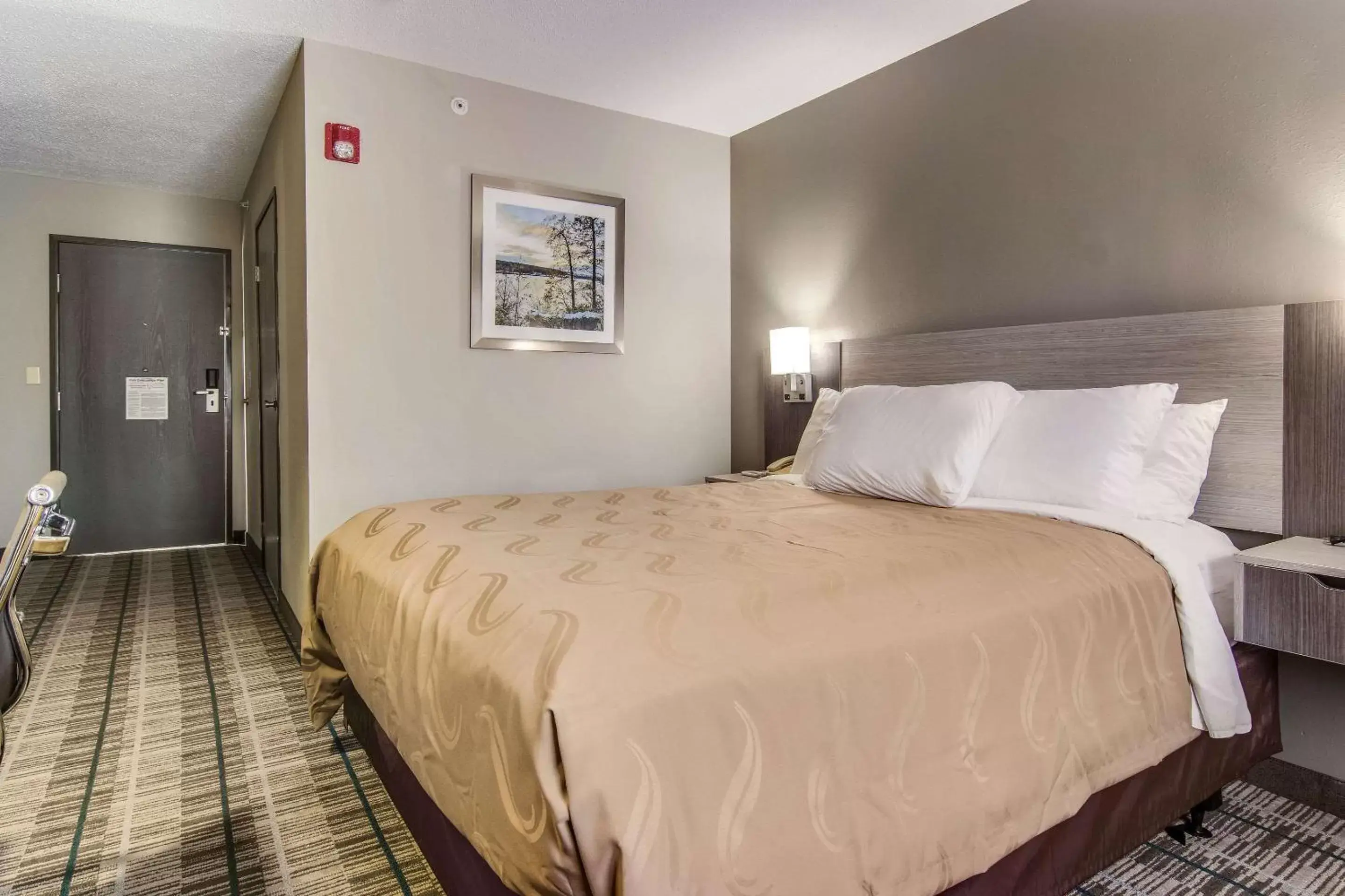 Photo of the whole room, Bed in Quality Inn & Suites Grove City-Outlet Mall
