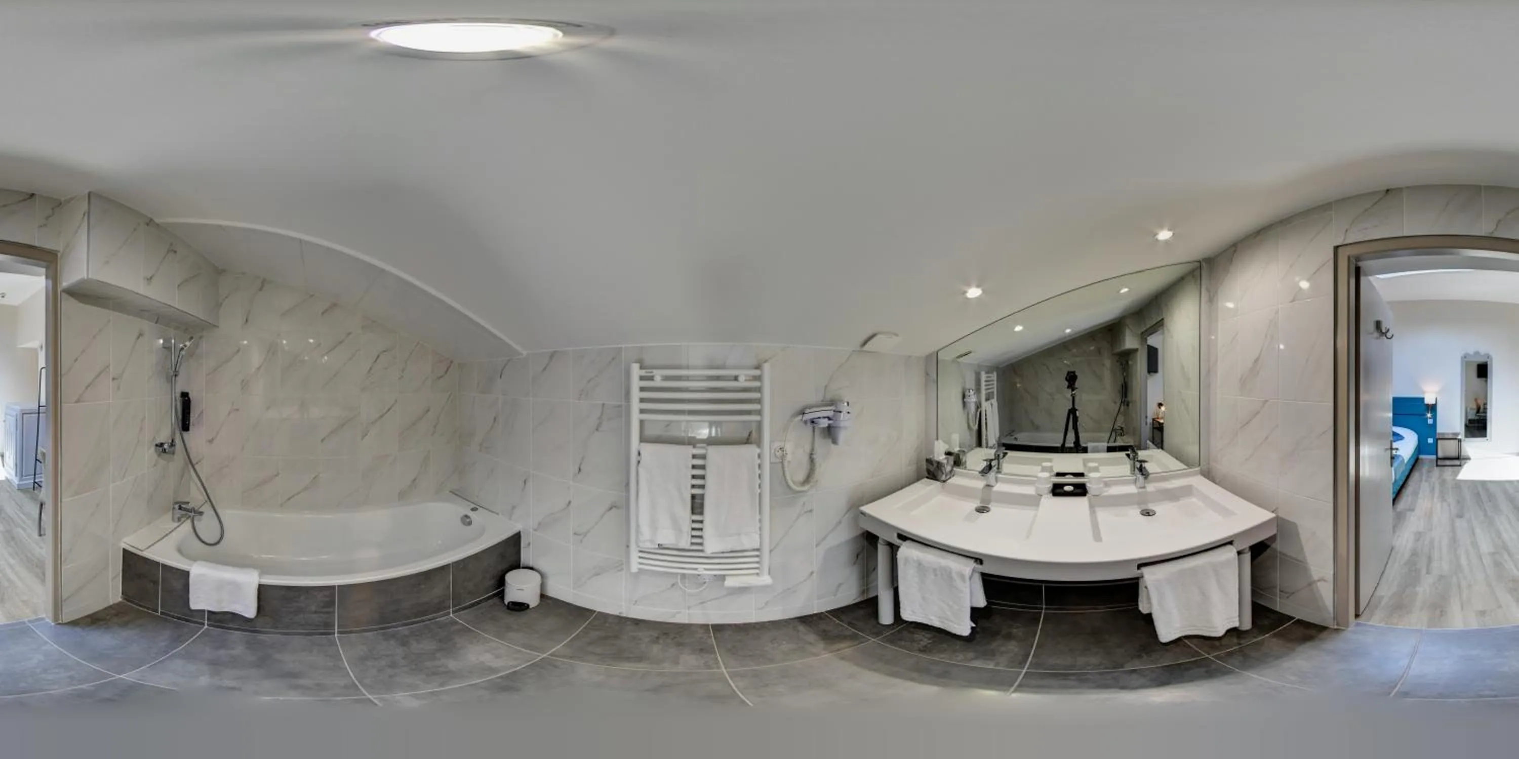 Bathroom in Hôtel du Parc