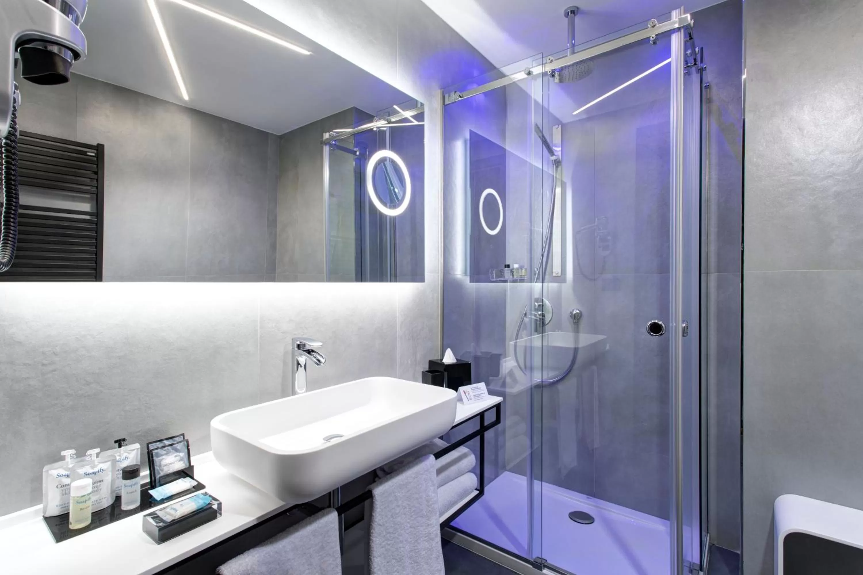 Shower in iQ Hotel Milano