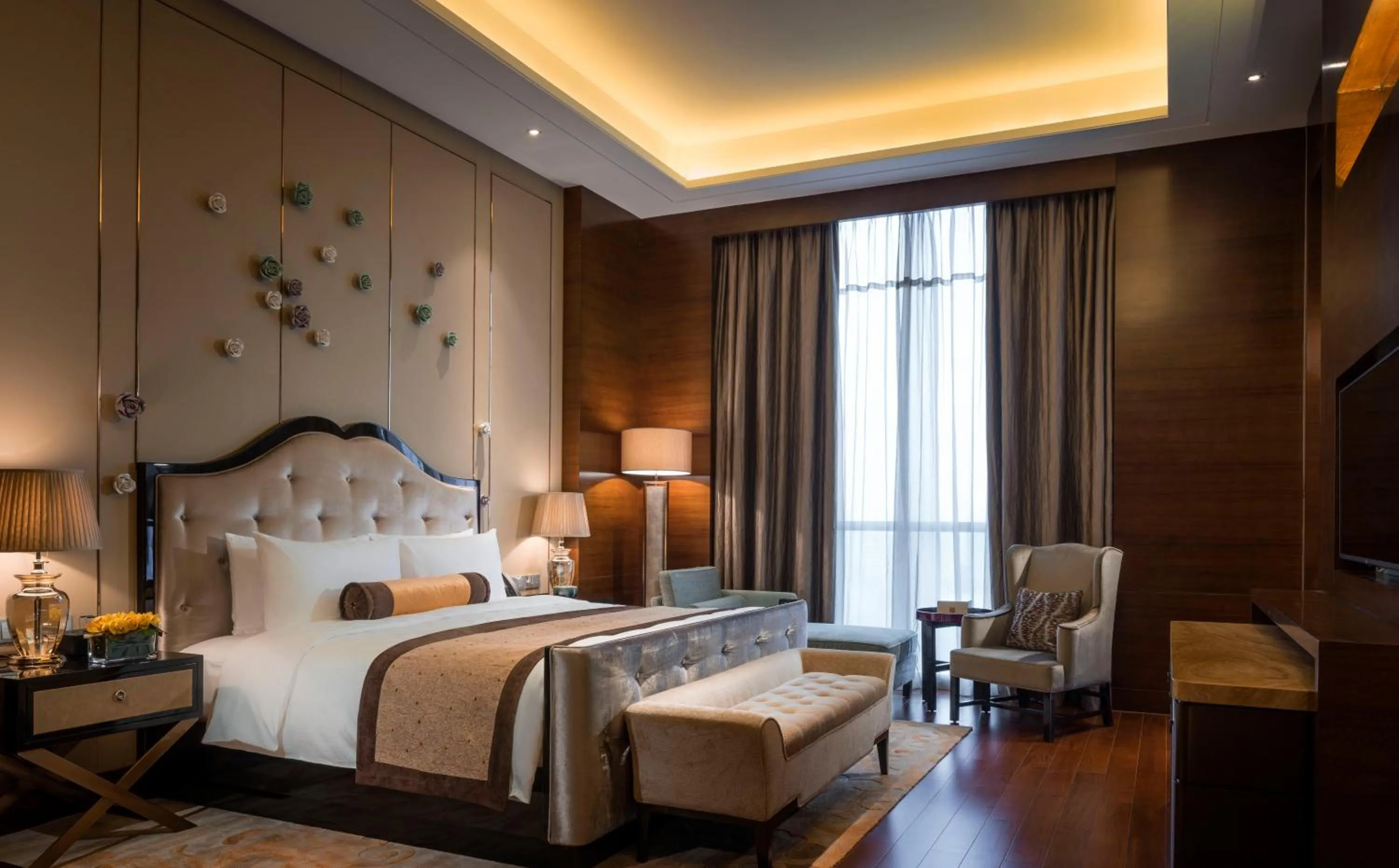 Photo of the whole room, Bed in HUALUXE Yangjiang City Center