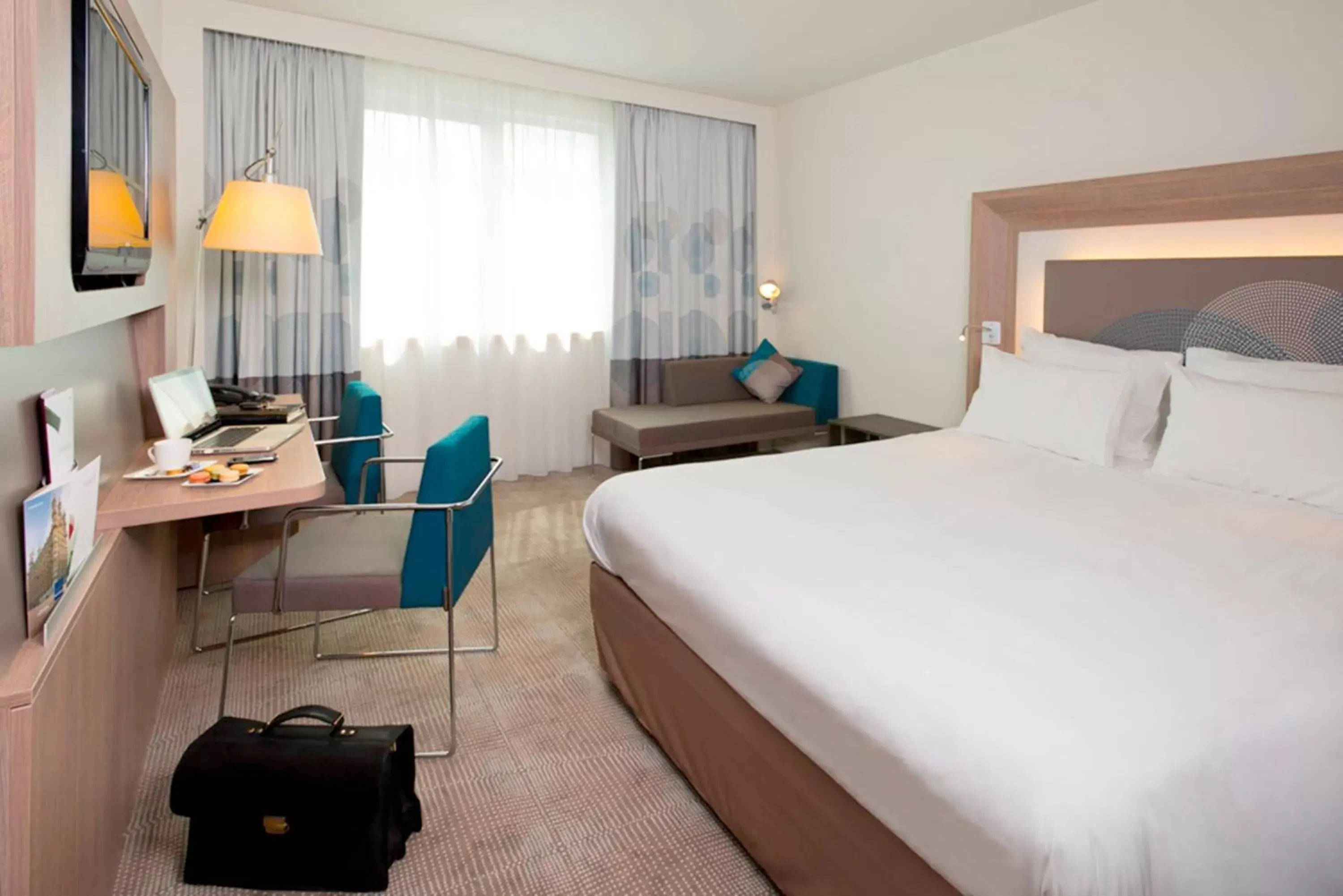 Executive Room with 1 King Size Bed in Novotel Rouen Sud