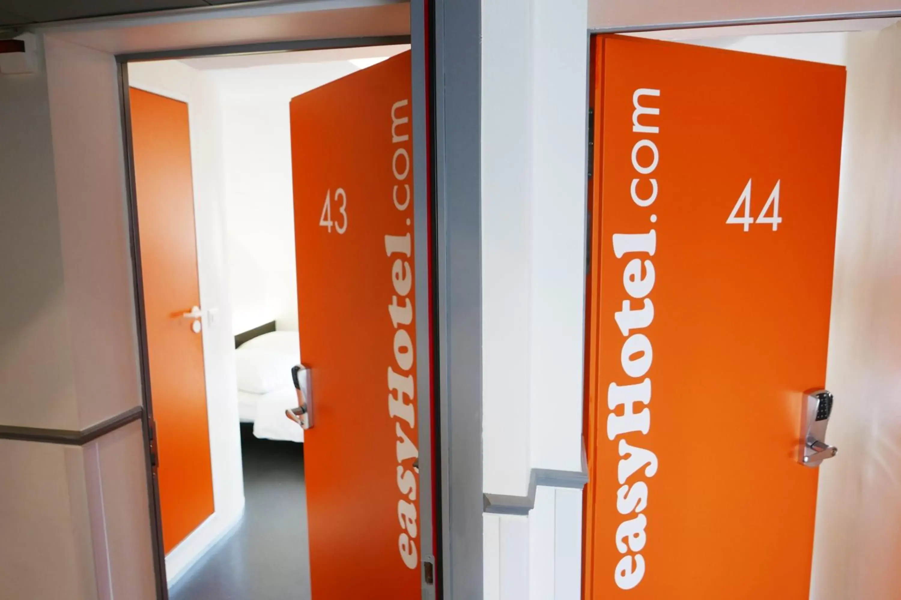 Area and facilities in easyHotel Zürich City Centre