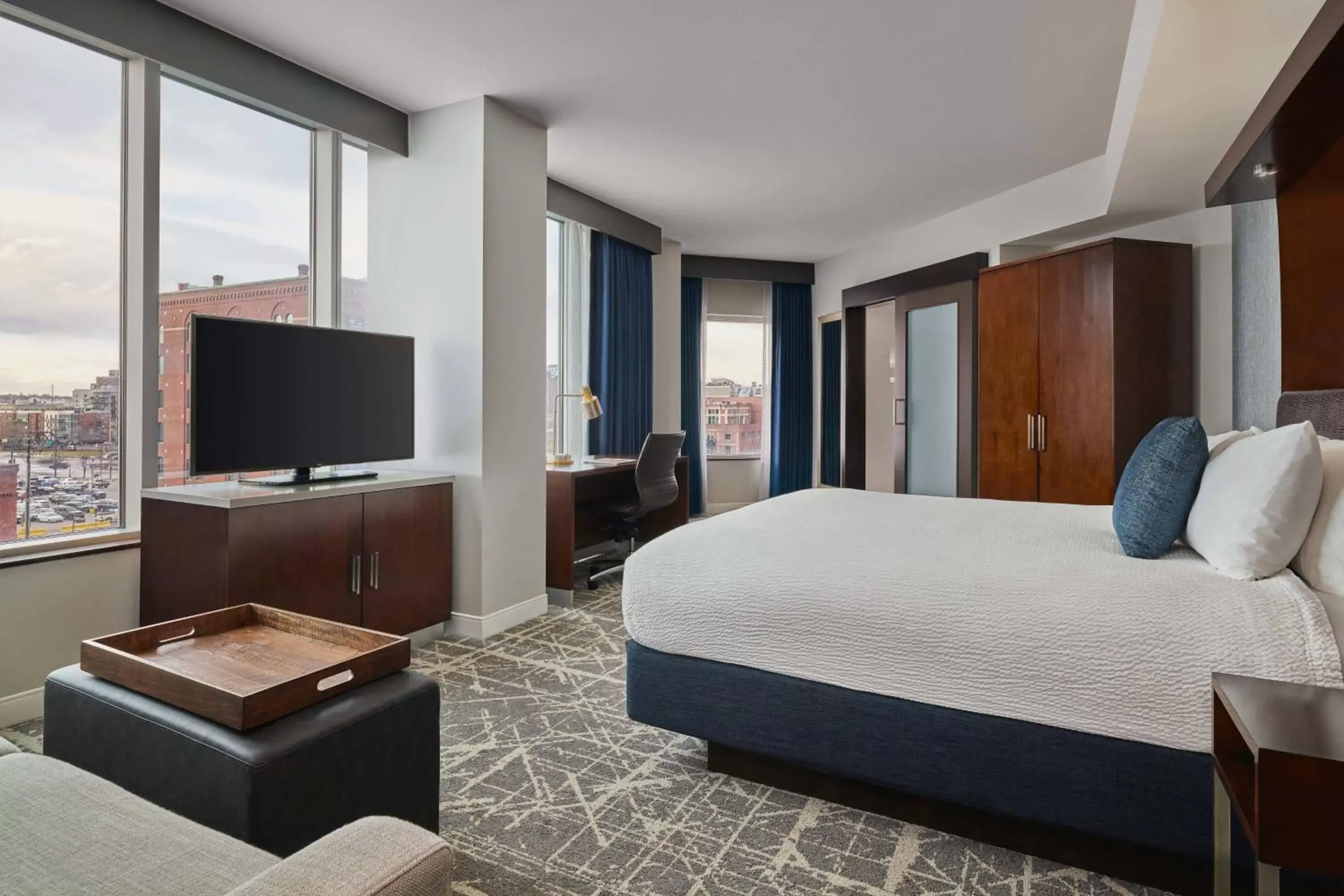 Bedroom, TV/Entertainment Center in SpringHill Suites by Marriott Denver Downtown