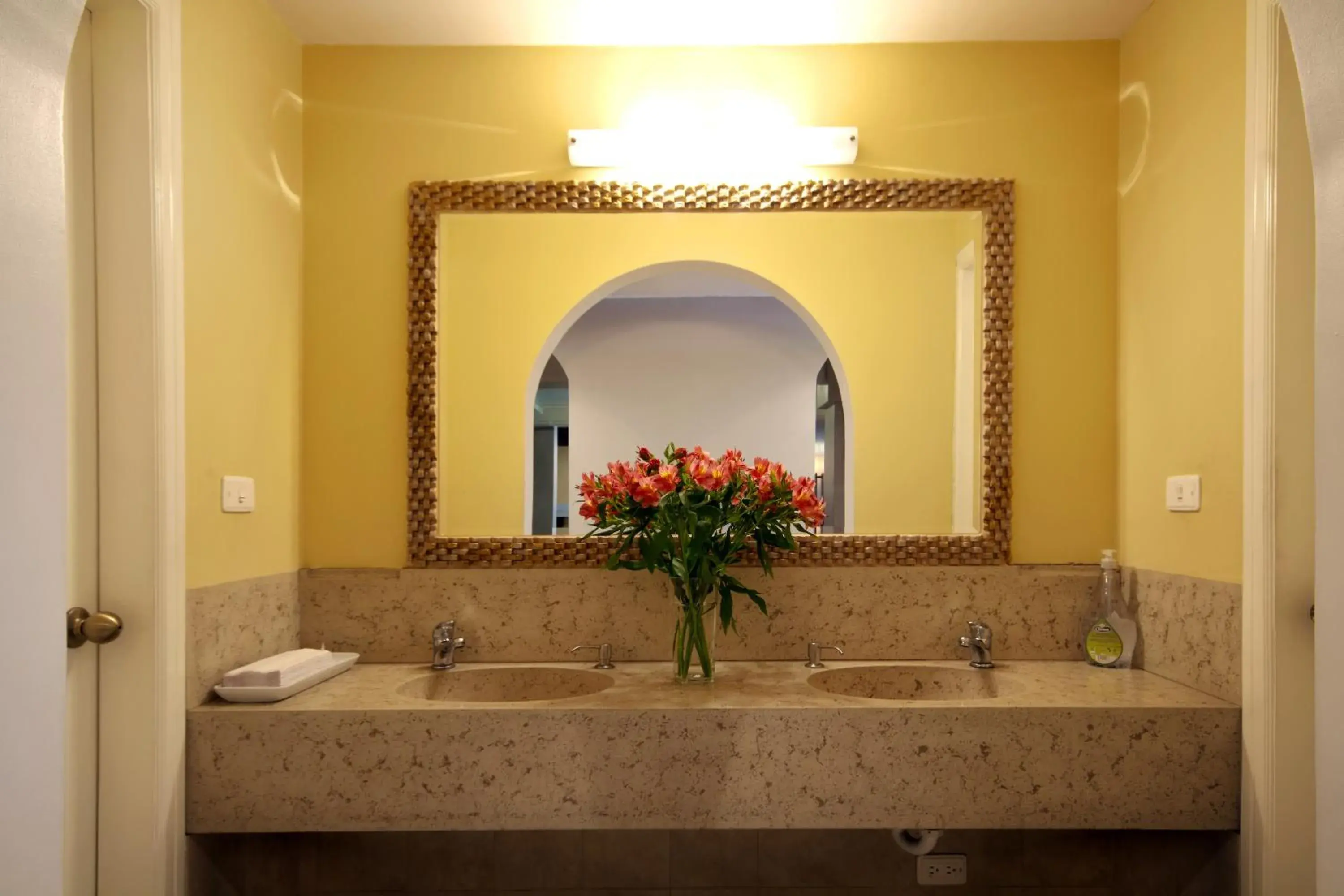 Bathroom in Hotel Sandmelis