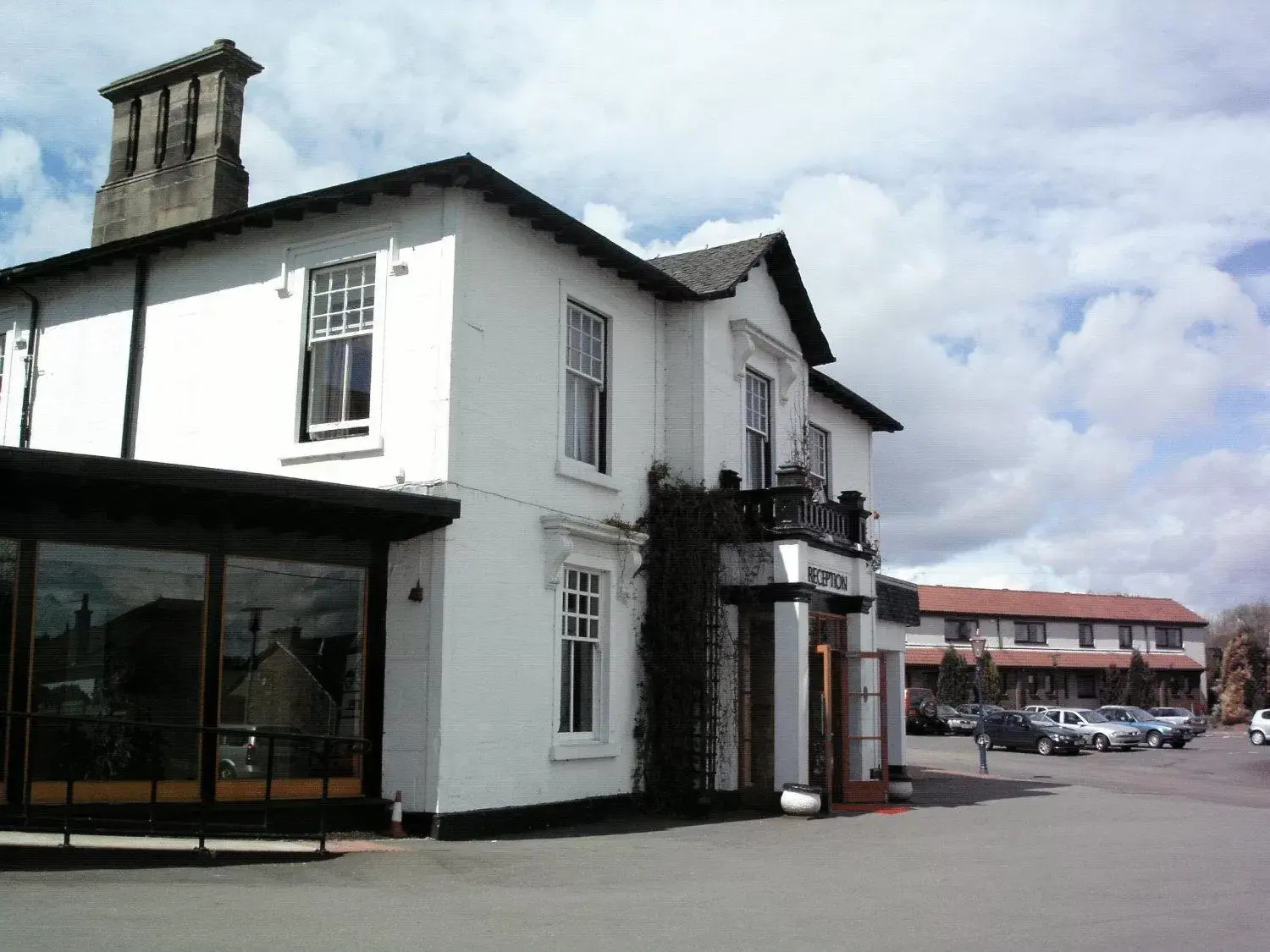 Facade/entrance, Property Building in Castlecary House Hotel